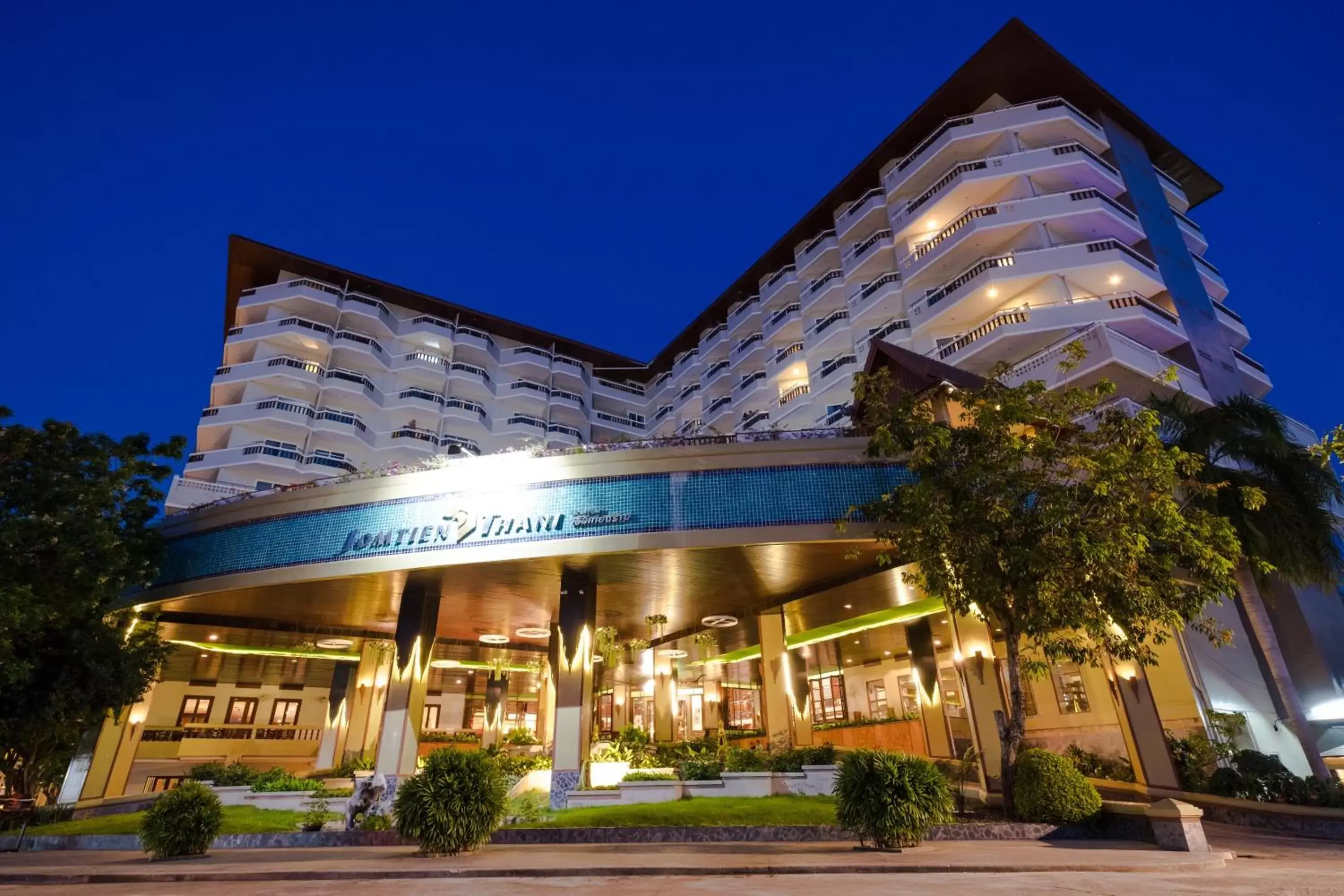 Facade/entrance, Property Building in Jomtien Thani Hotel