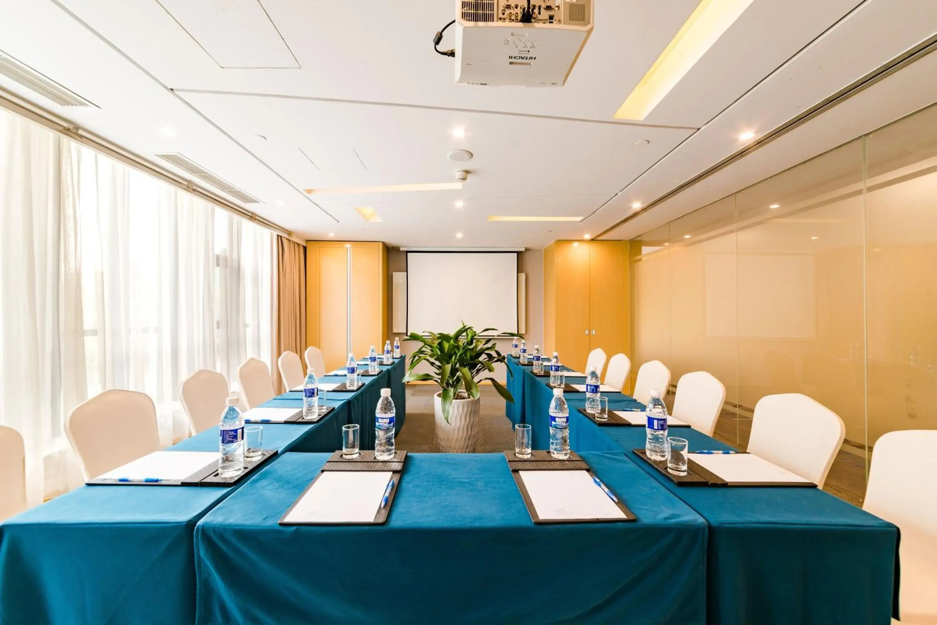 Meeting/conference room in Holiday Inn Express Shijiazhuang Heping, an IHG Hotel