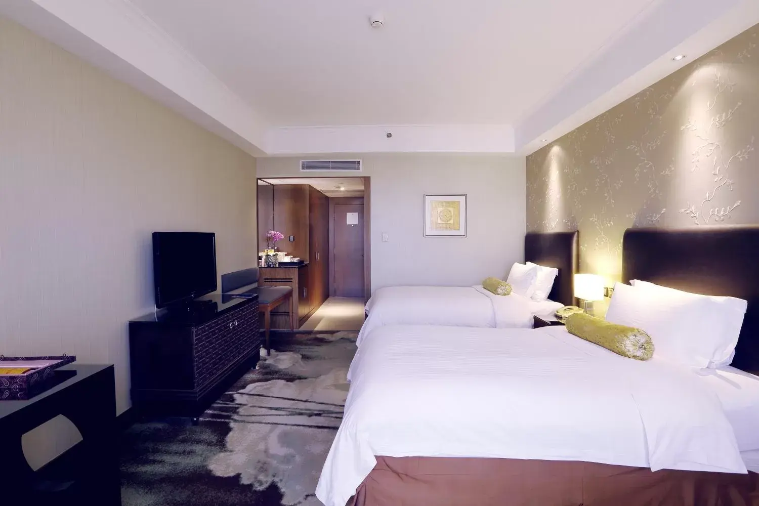 Bedroom, TV/Entertainment Center in Grand Mercure Beijing Central