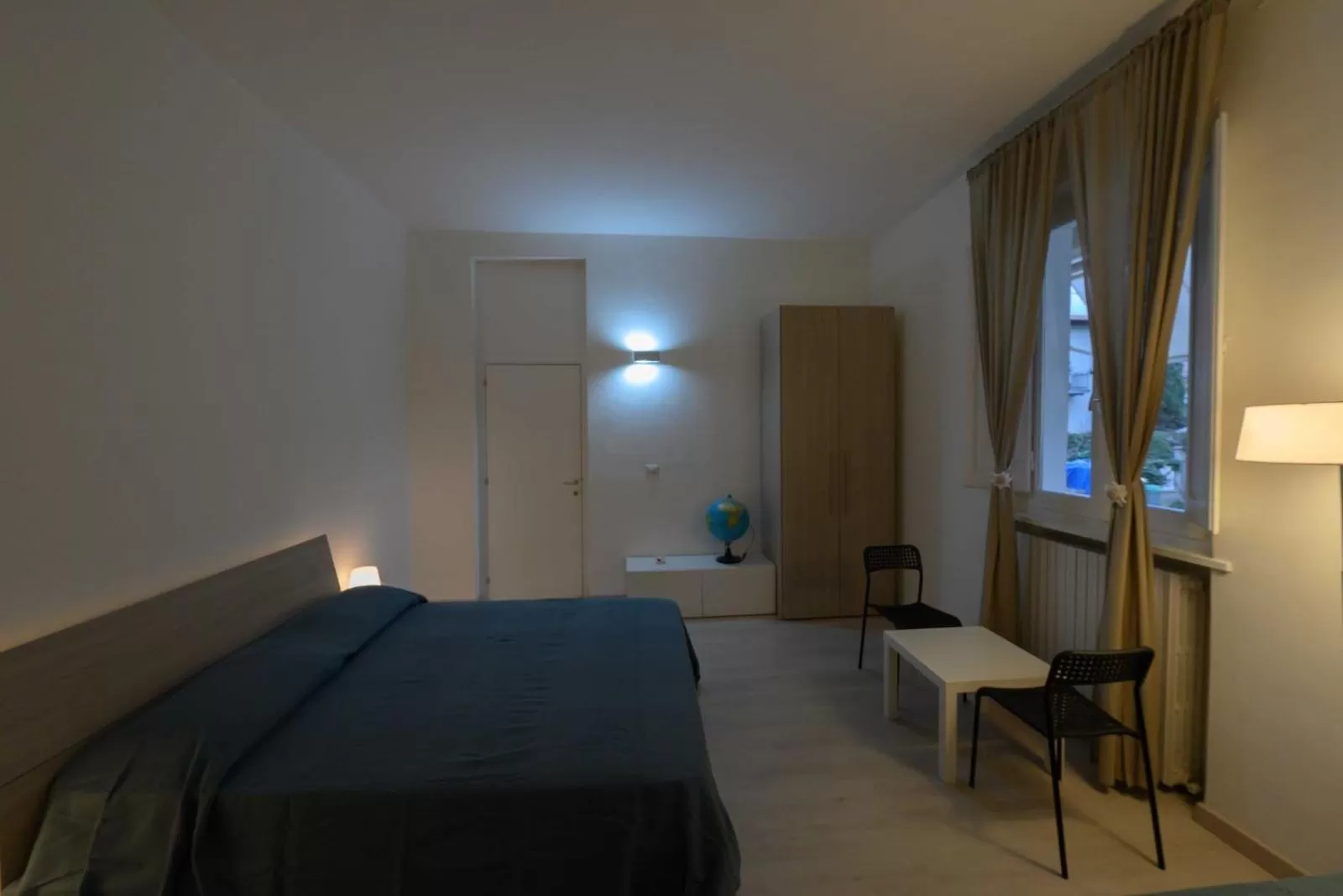 Photo of the whole room, Bed in JacAl