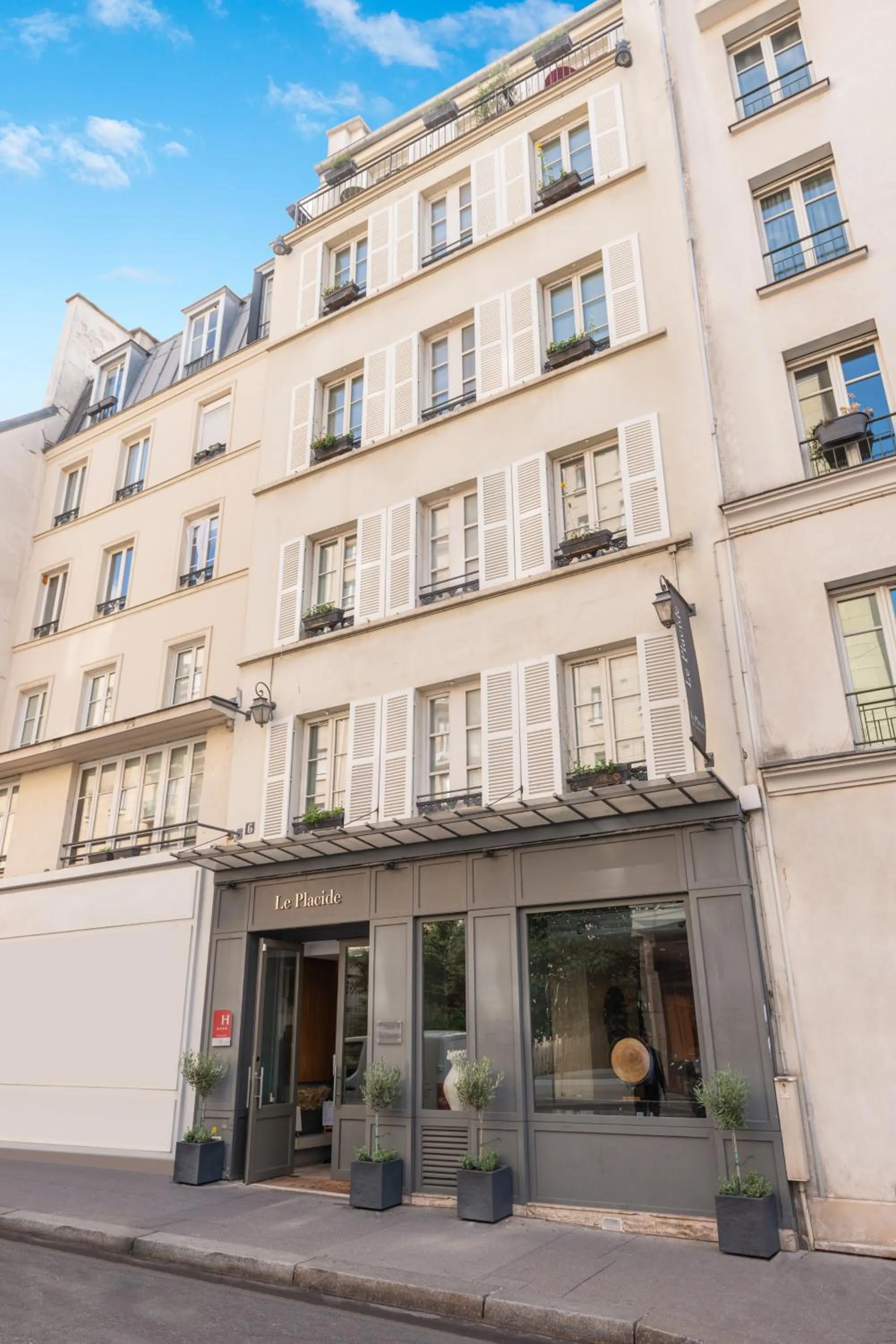 Property building in Hotel Le Placide Saint-Germain Des Prés