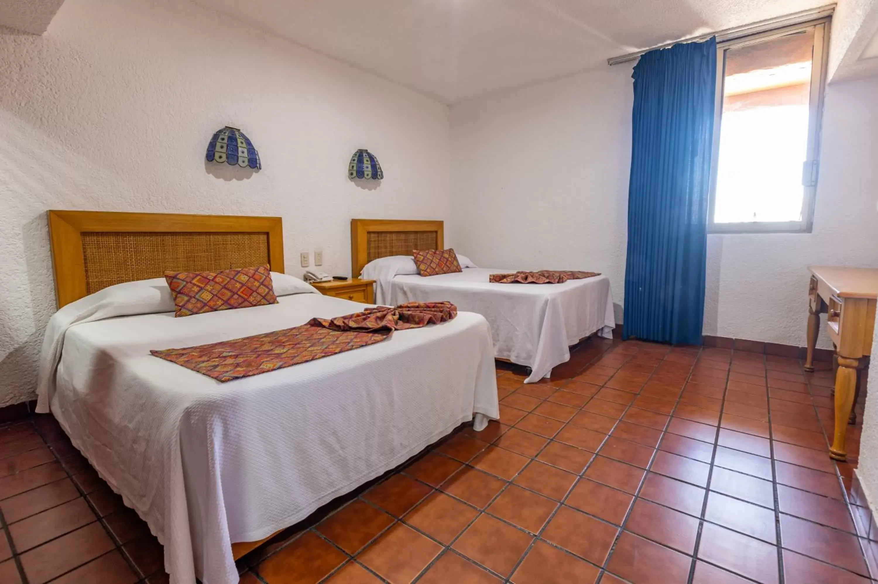 Bedroom, Bed in Costa de Oro Beach Hotel