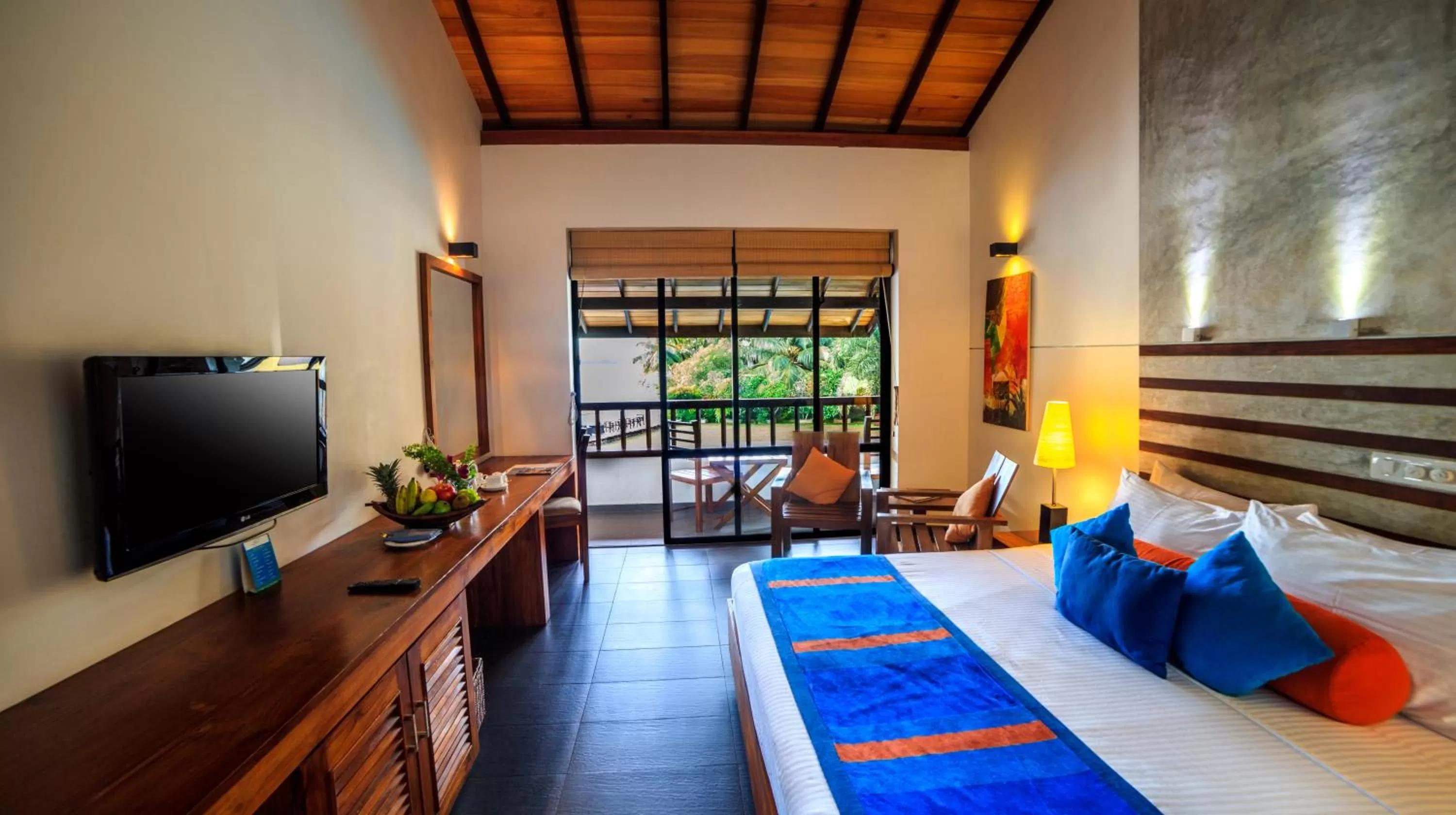 Communal lounge/ TV room, Bed in Amagi Aria Airport Transit Hotel