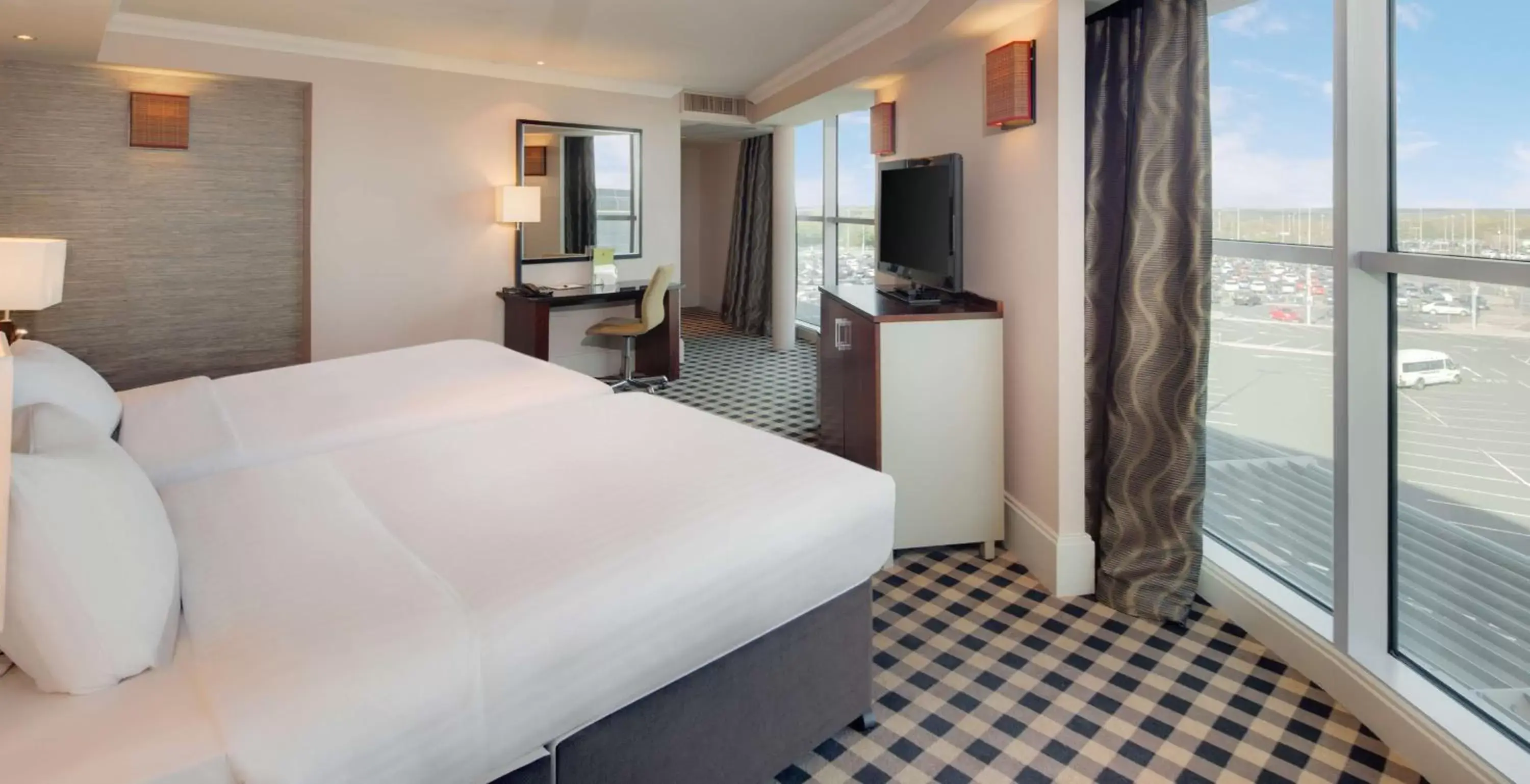 Bedroom, Bed in DoubleTree by Hilton Hotel Newcastle International Airport