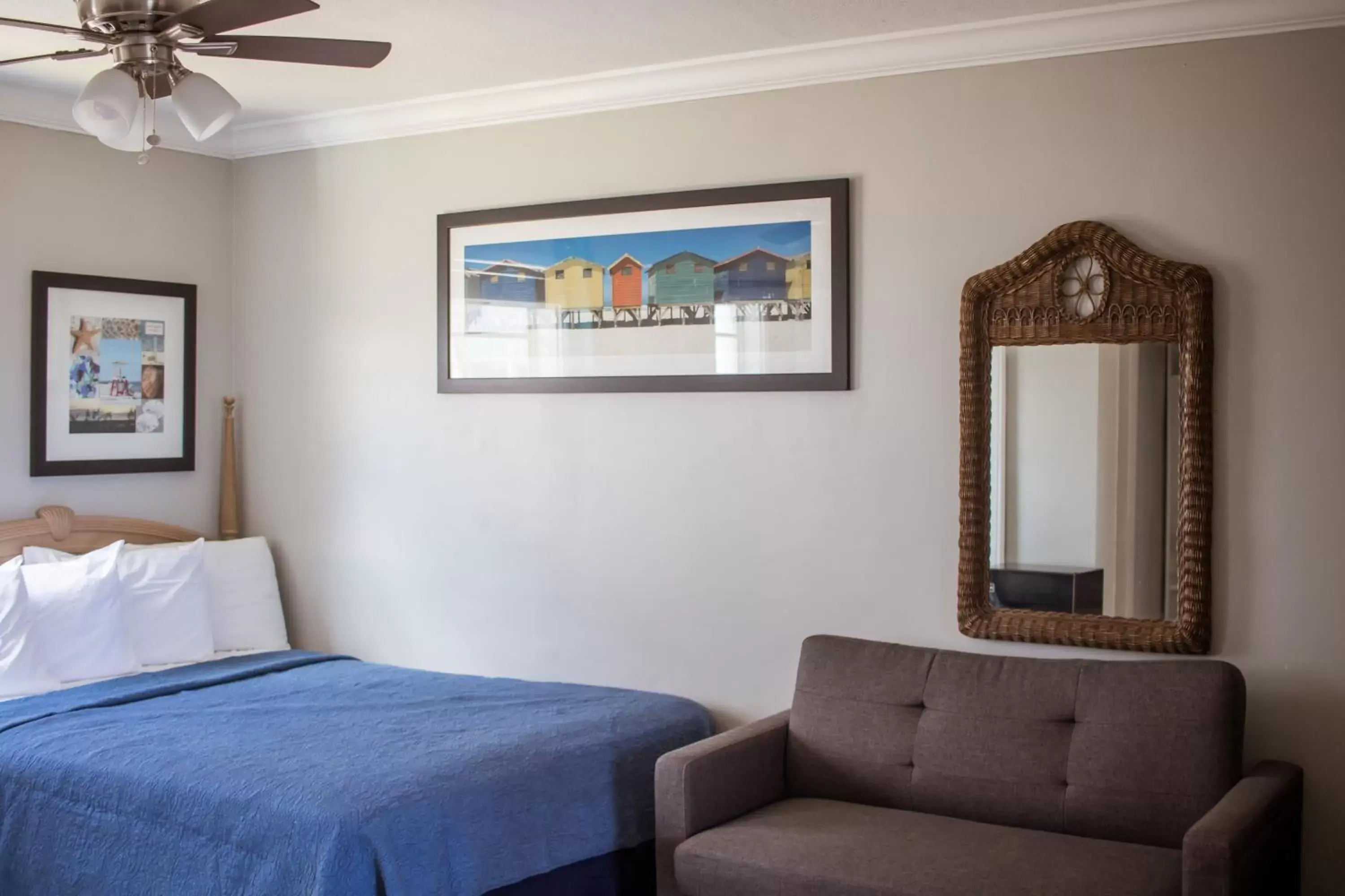Bedroom, Bed in Riptide Oceanfront Hotel