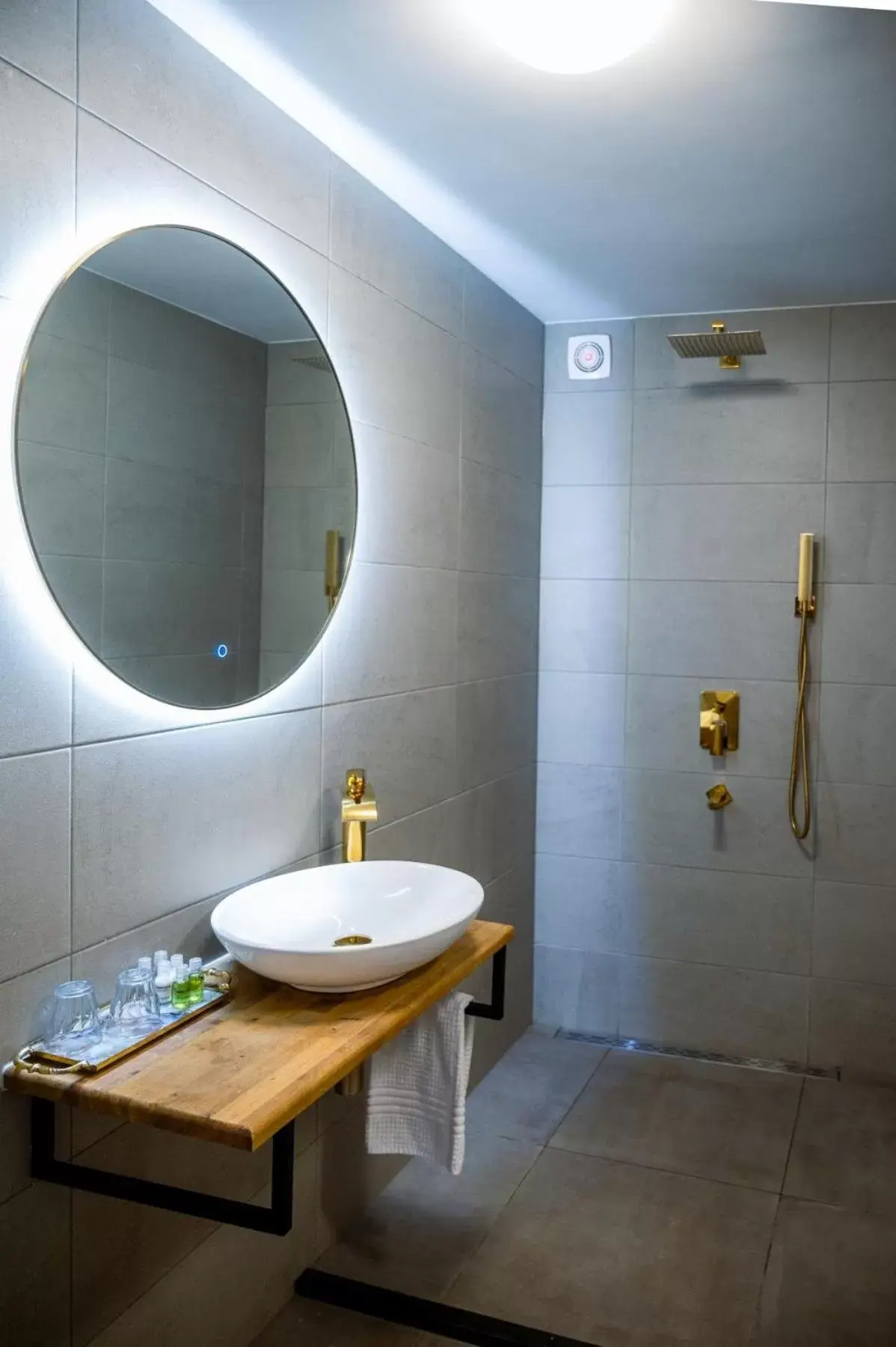 Bathroom in The Velvet Lodge