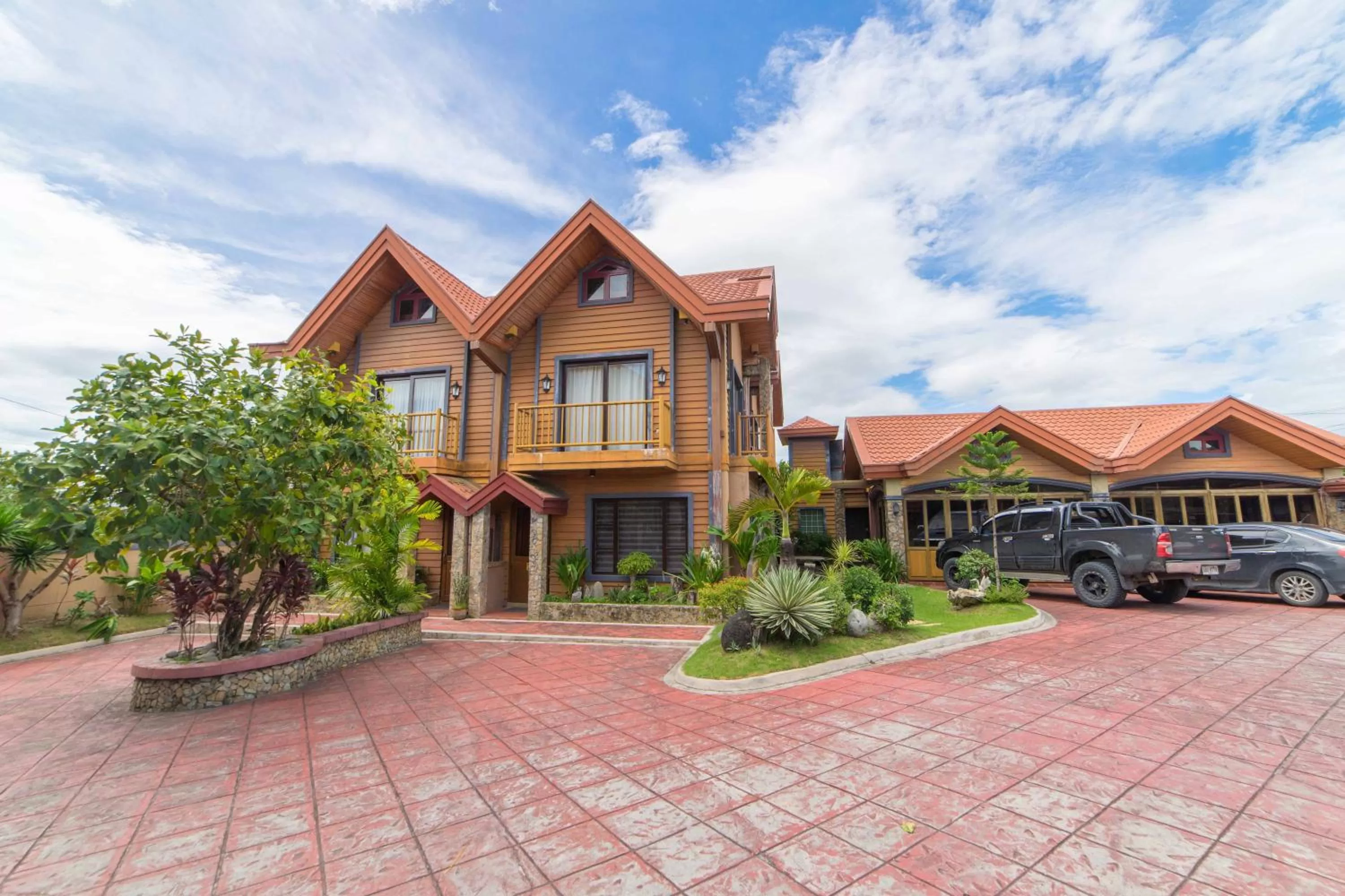 Property building in RedDoorz Plus @ Starhomes Olivianville