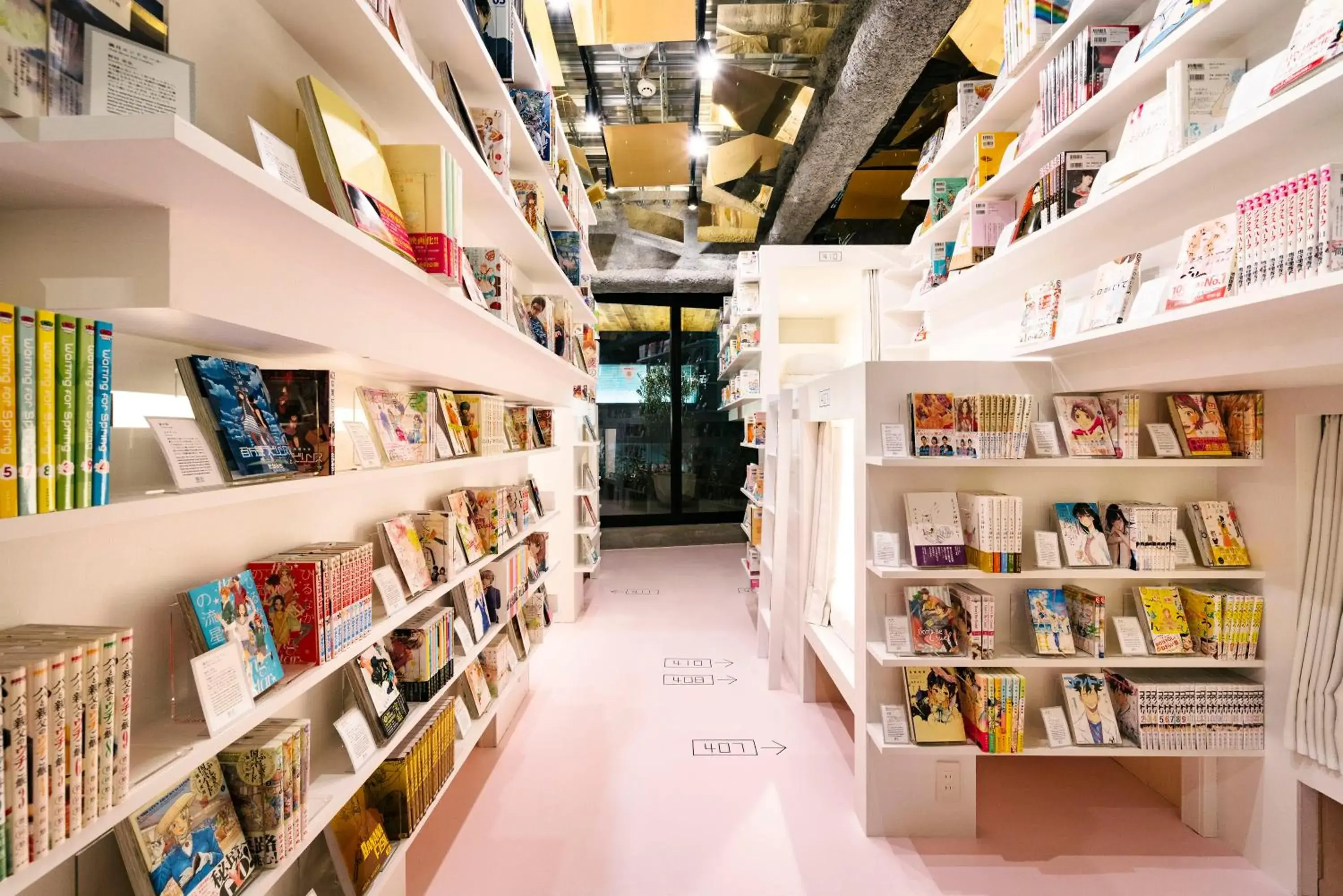 Library in MANGA ART HOTEL, TOKYO