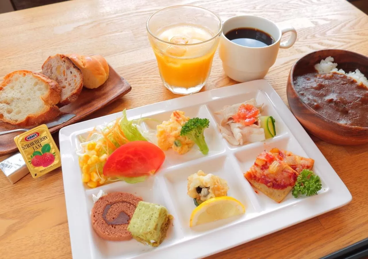 Restaurant/places to eat in APA Hotel Matsuyamajo Nishi