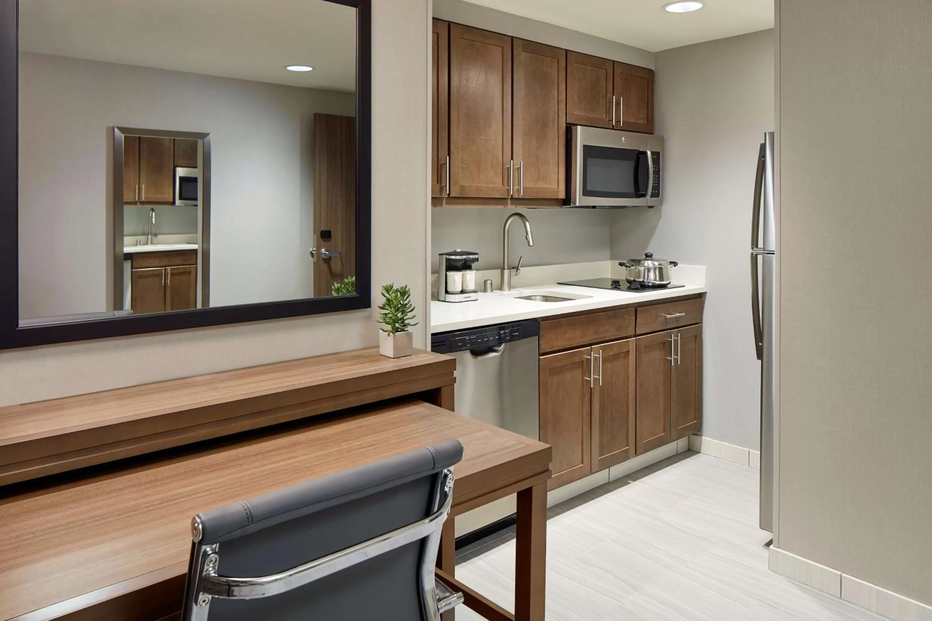 Kitchen or kitchenette in Homewood Suites By Hilton Los Angeles Redondo Beach
