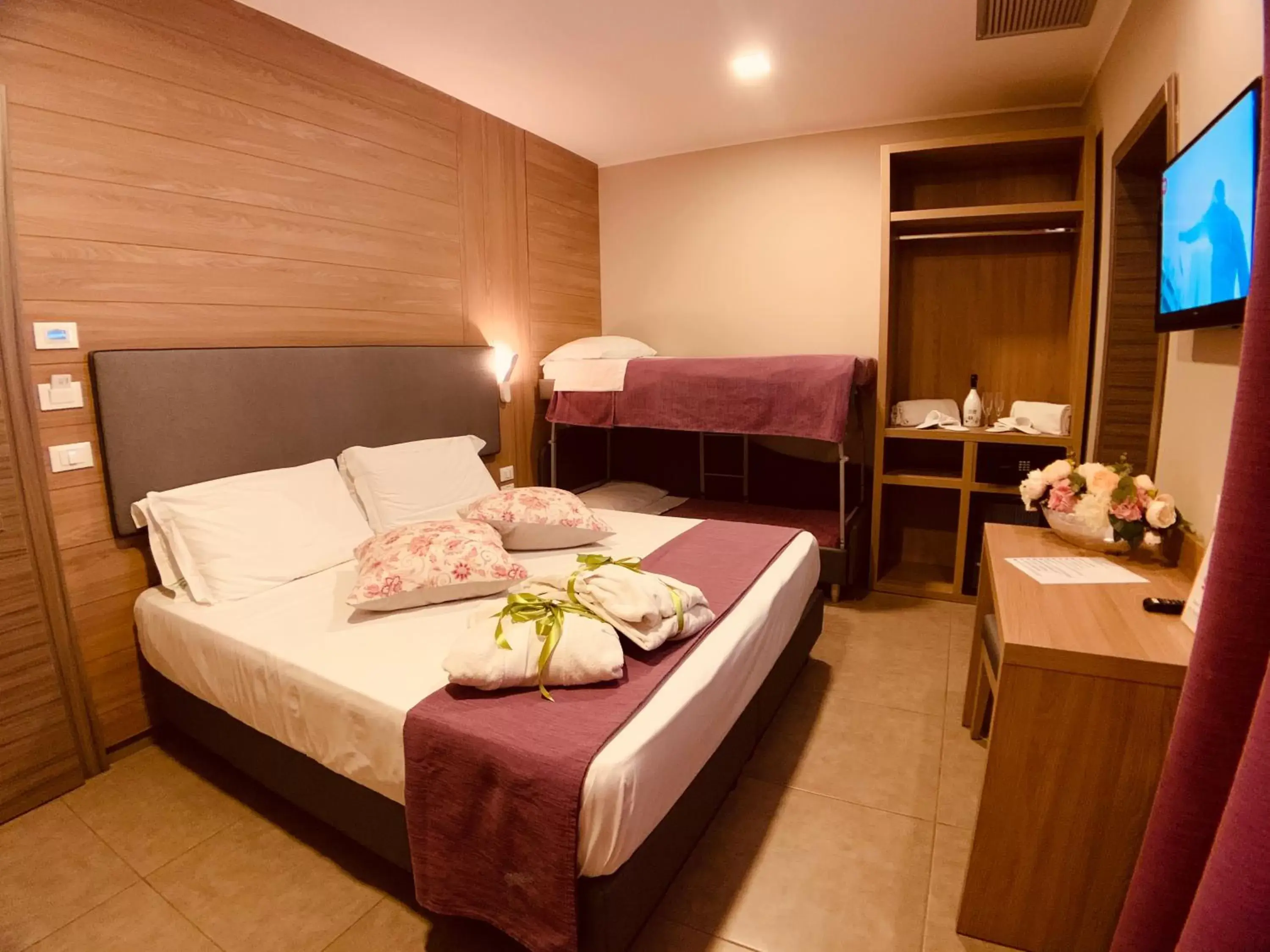 Photo of the whole room, Bed in Hotel Smeraldo Photo of the whole room, Bed in Hotel Smeraldo