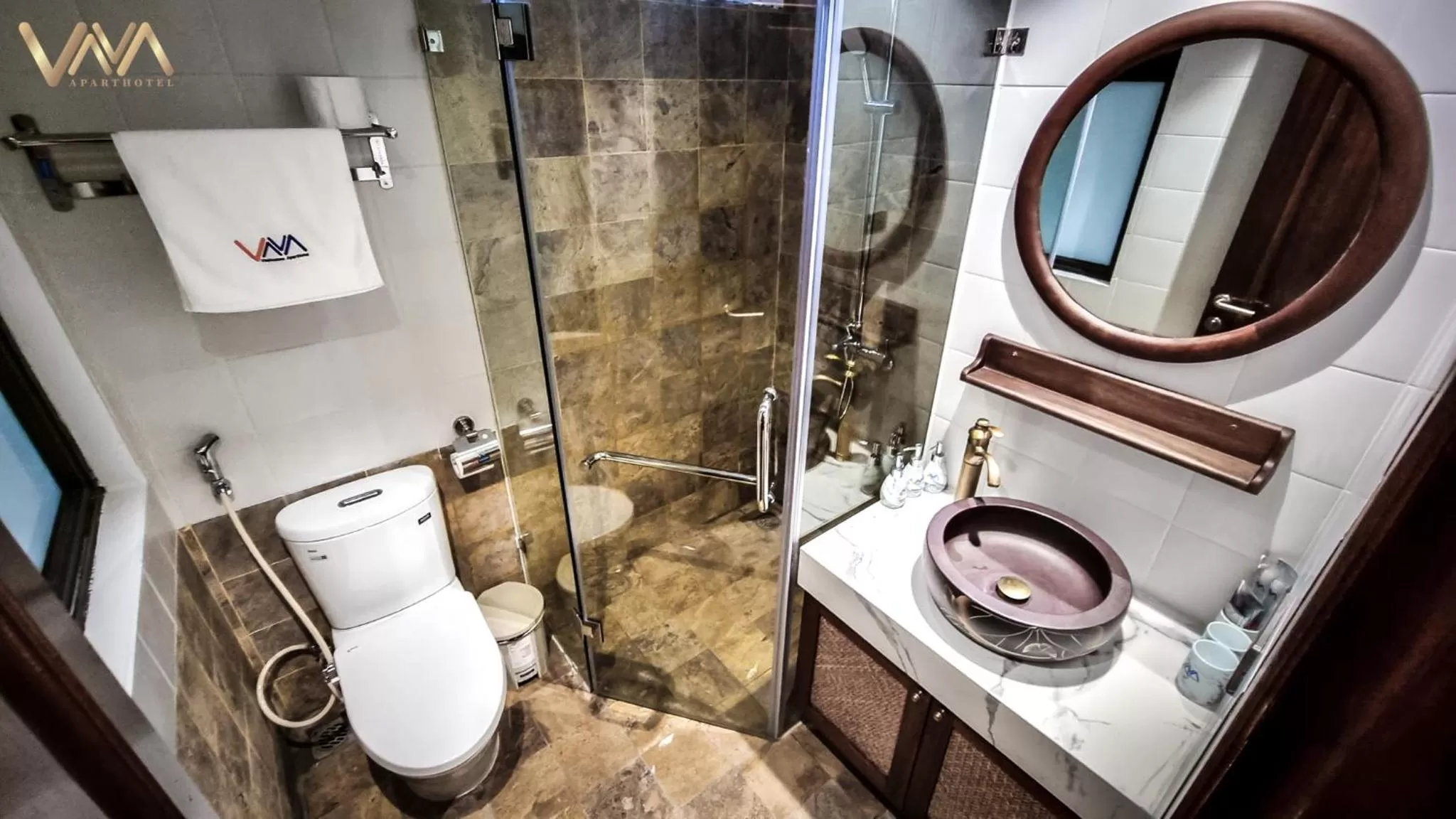 Shower in VNAHOMES APARTHOTEL