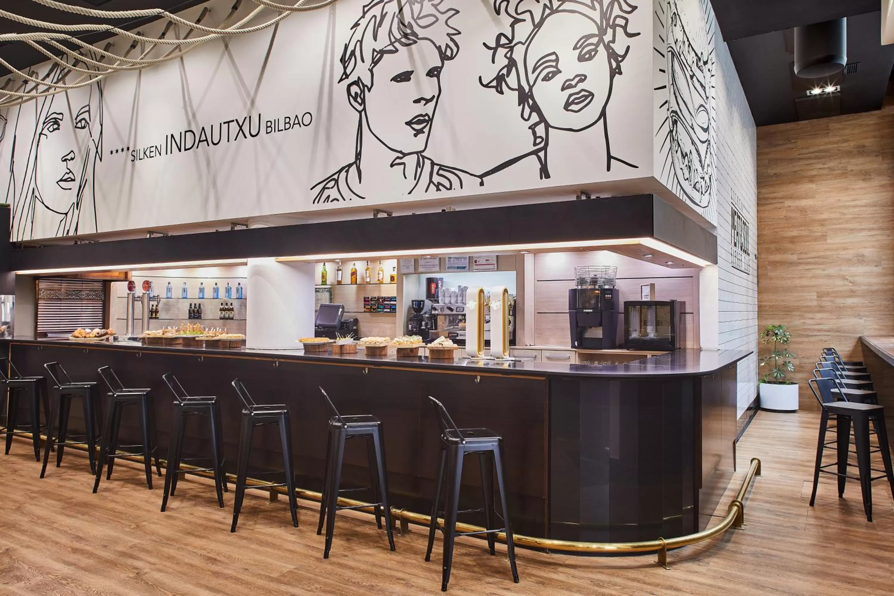 Lounge or bar in Hotel Silken Indautxu