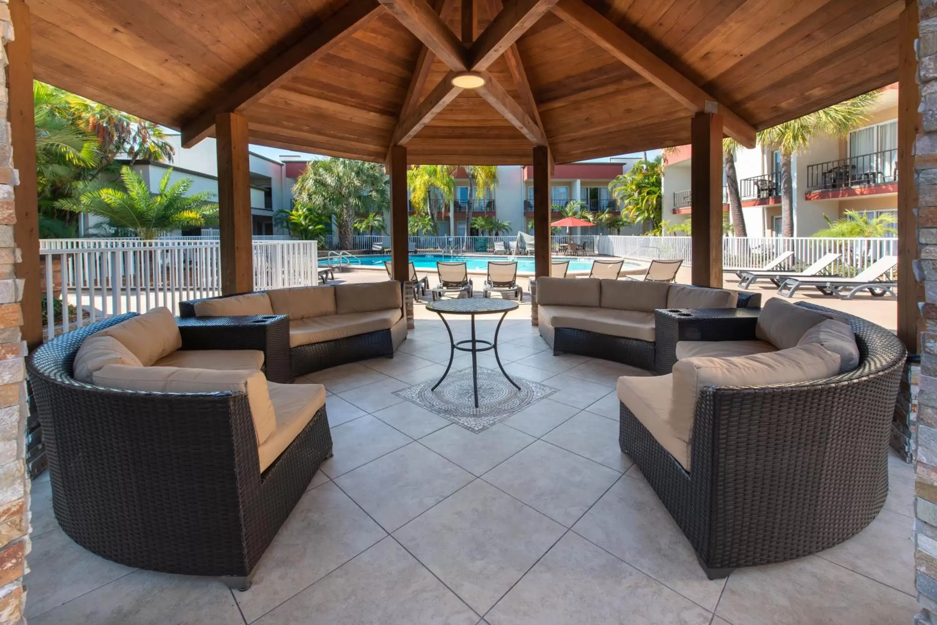 Seating area in La Quinta by Wyndham Clearwater Central