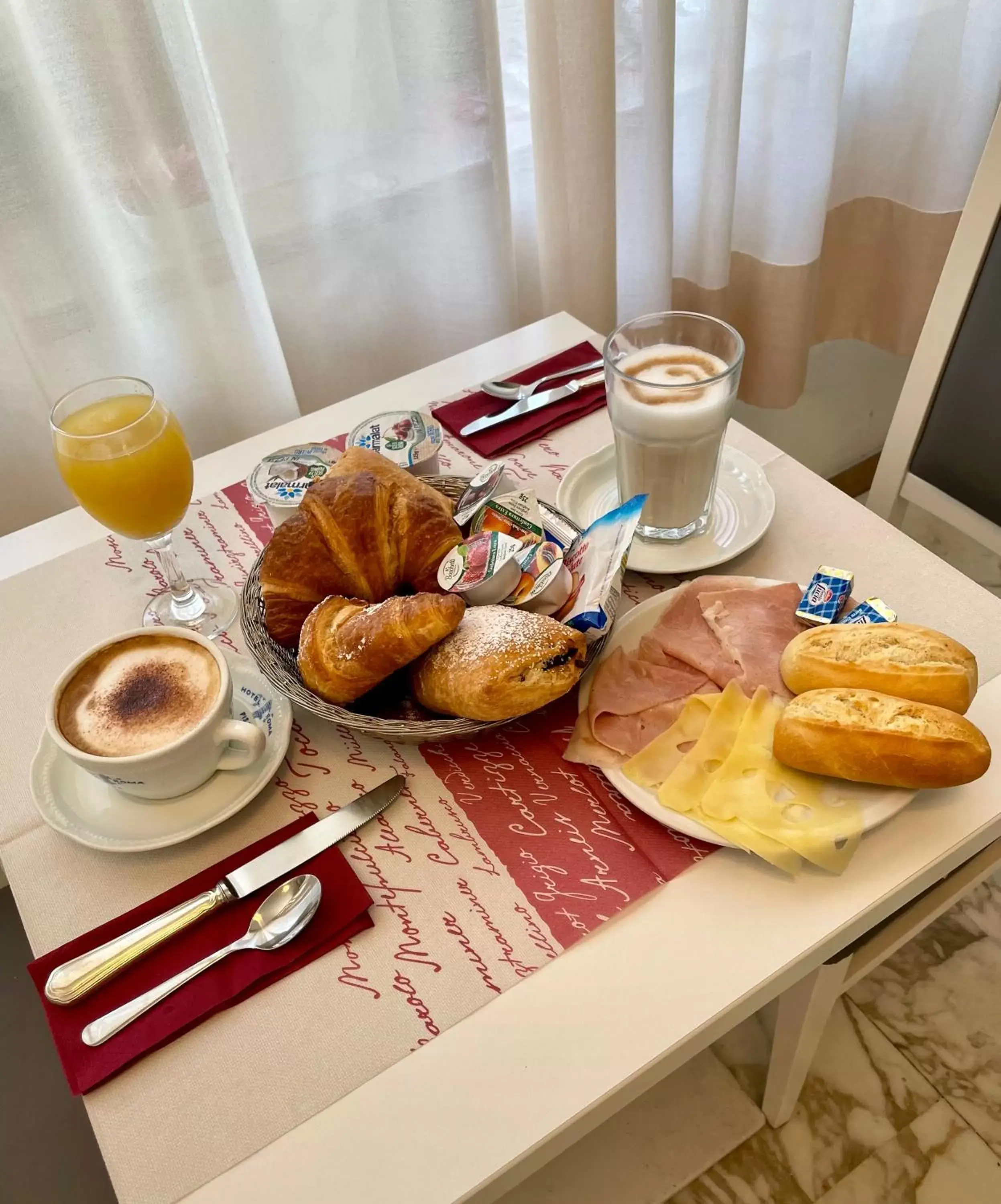 Breakfast in Hotel Roma