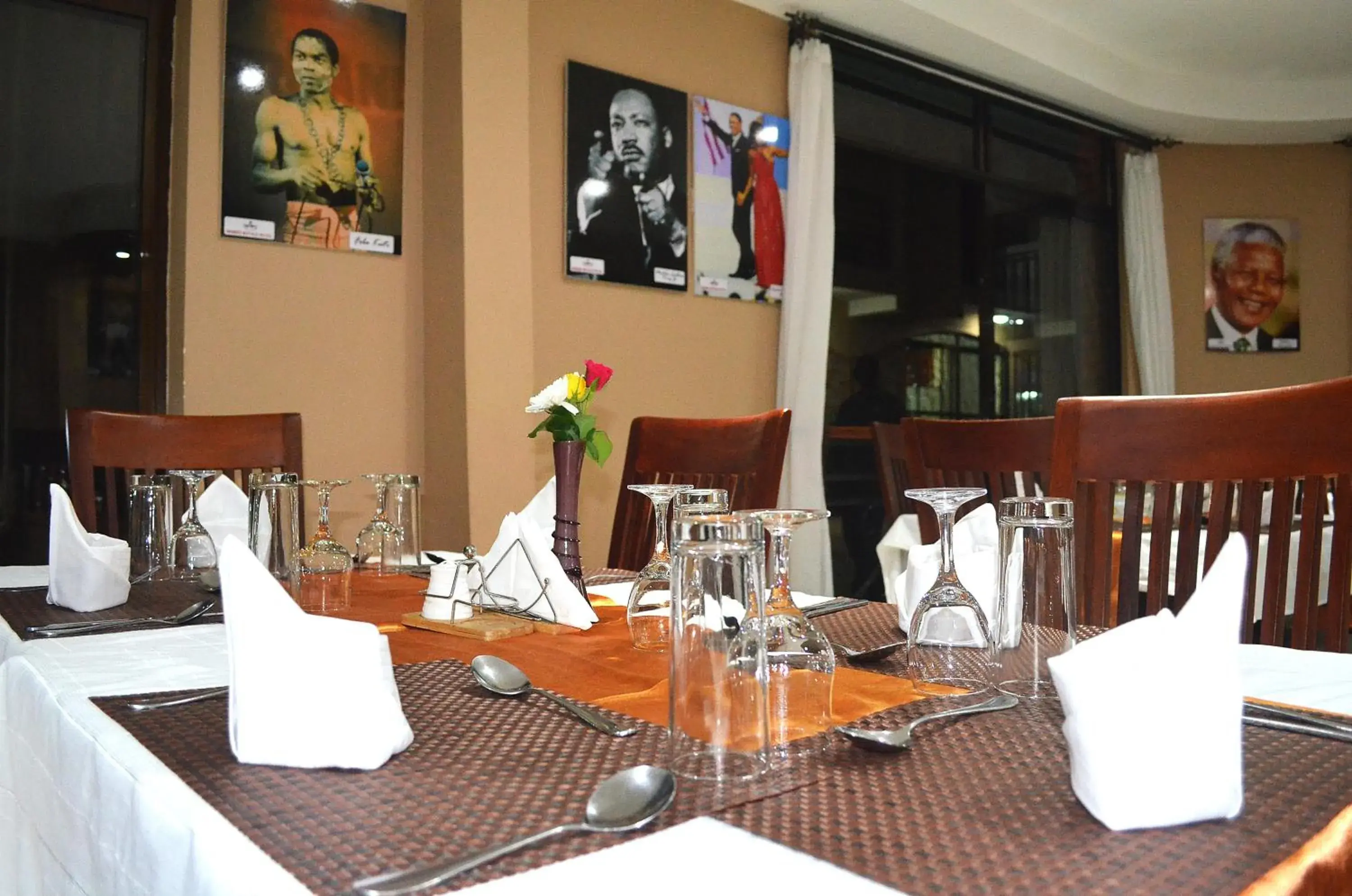 Restaurant/places to eat in Marie's Royale Hotel Restaurant/places to eat in Marie's Royale Hotel