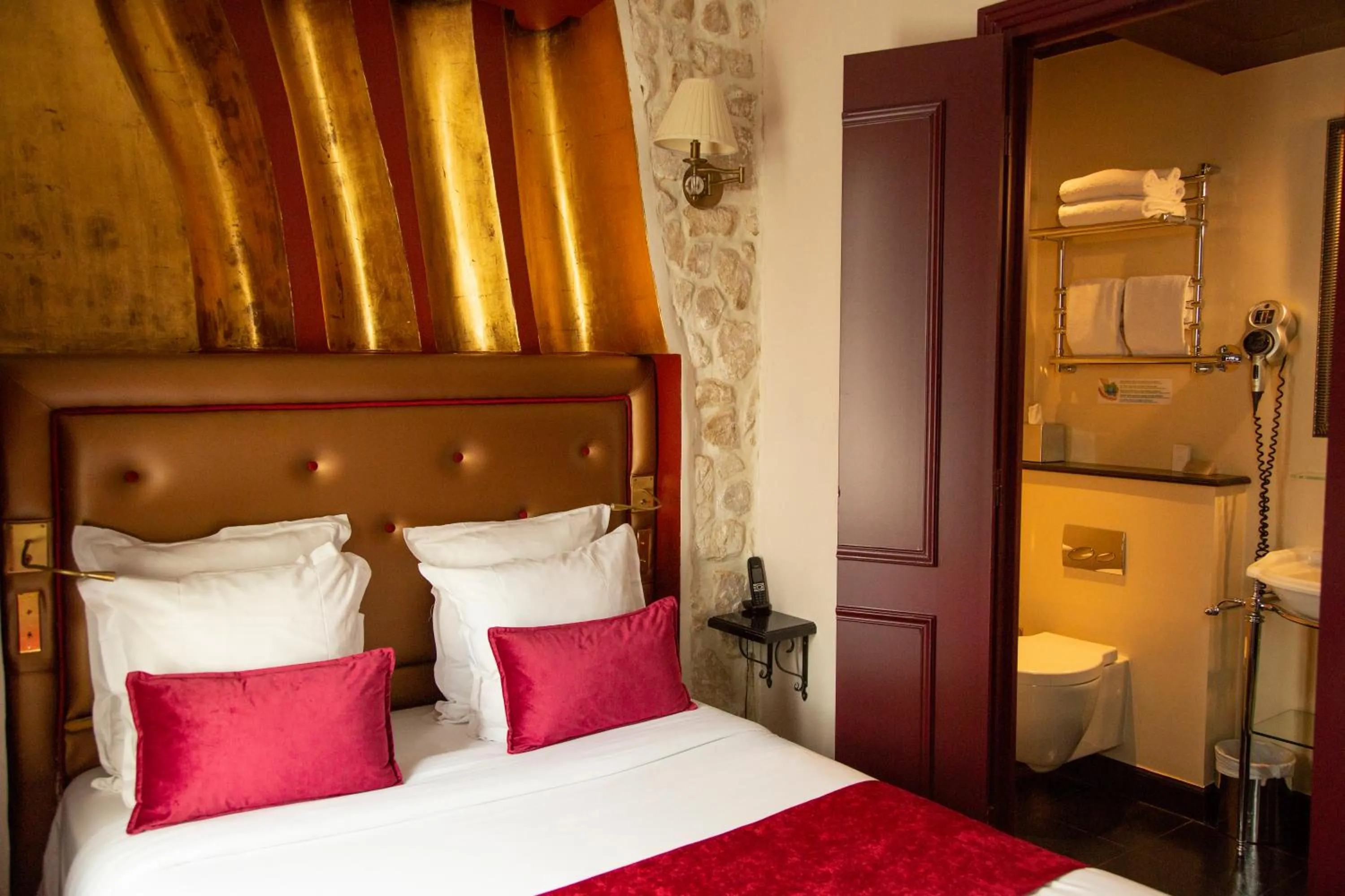 Bed in Hotel Du Beaumont