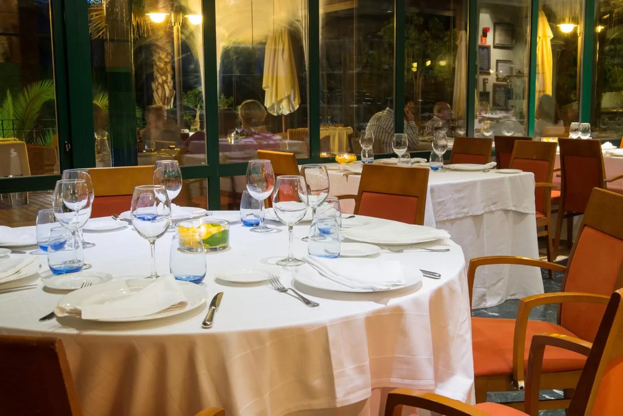 Food, Restaurant/Places to Eat in Hotel MR Les Rotes