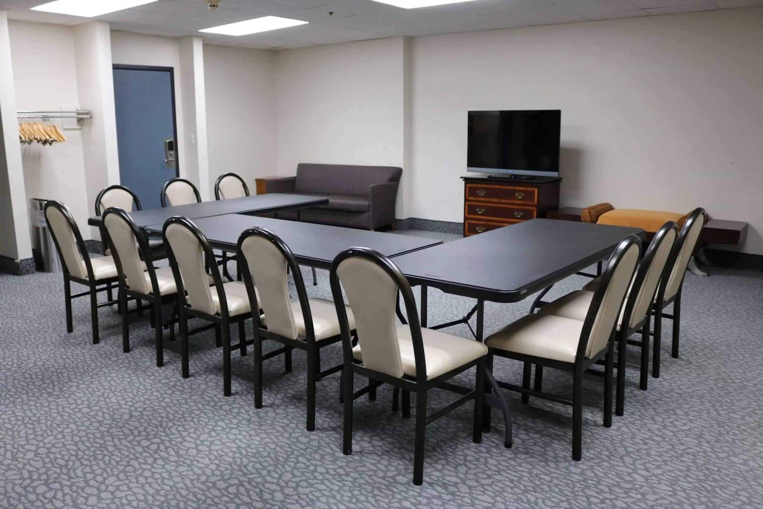 Meeting/conference room in Ramada by Wyndham Bolingbrook