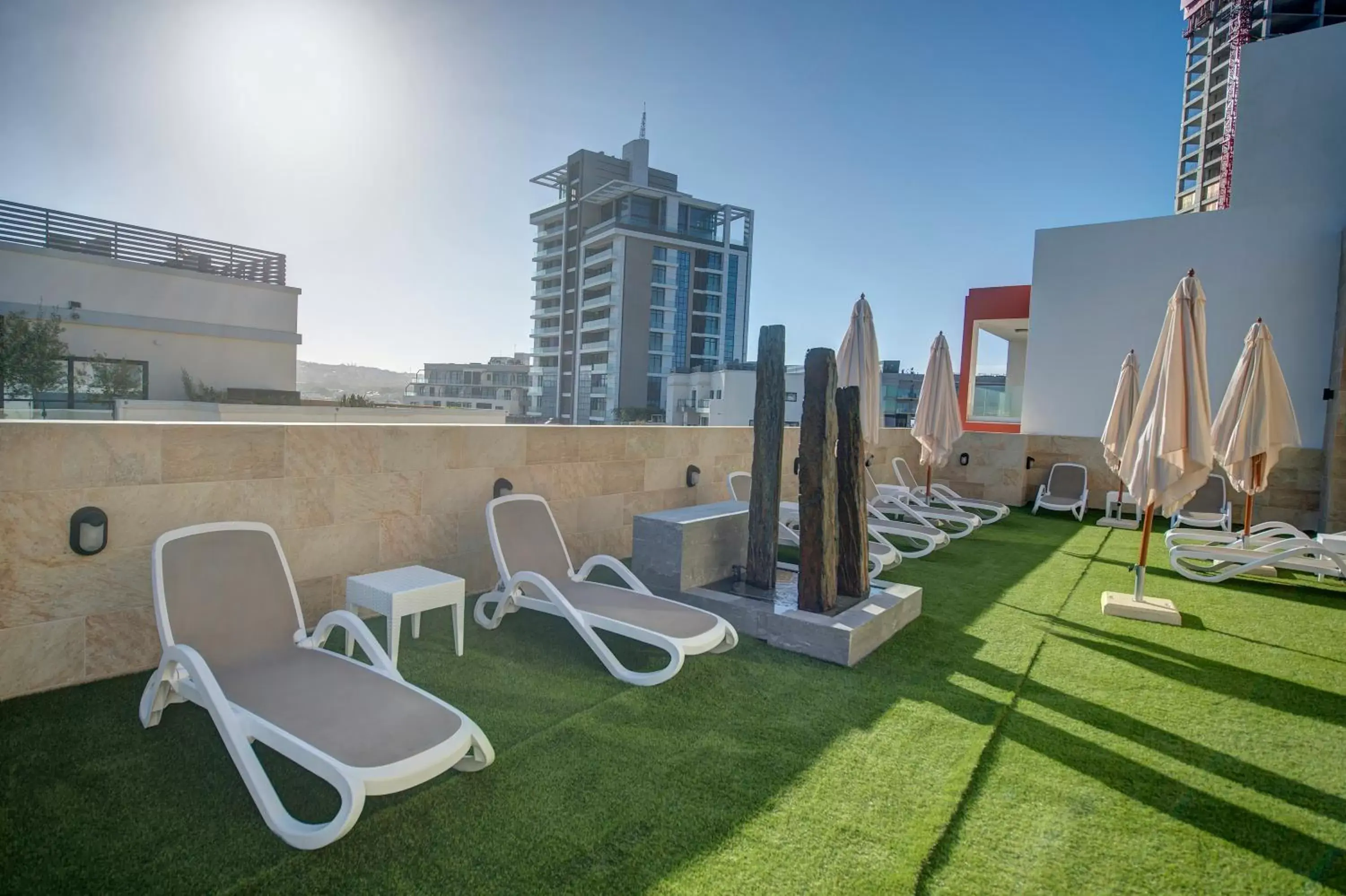 Swimming pool in Allegro Hotel