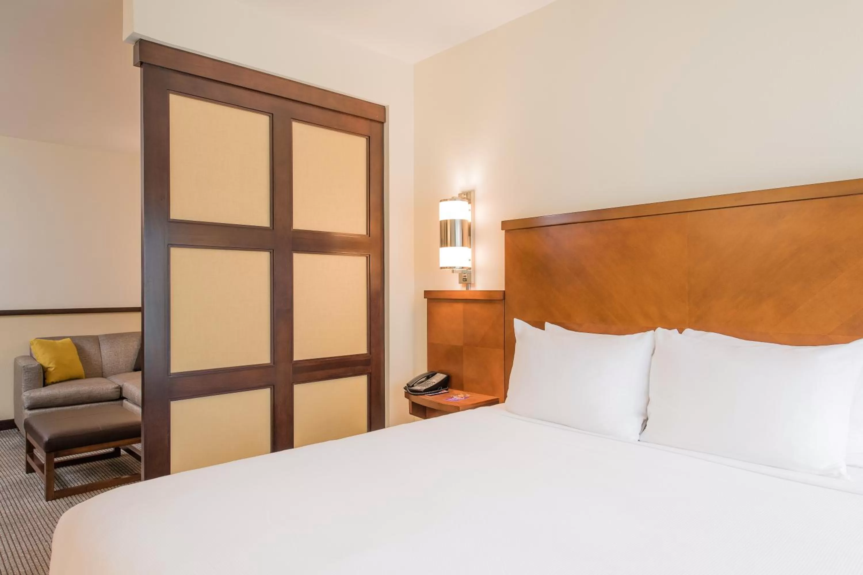 Bed in Hyatt Place Charleston Airport / Convention Center