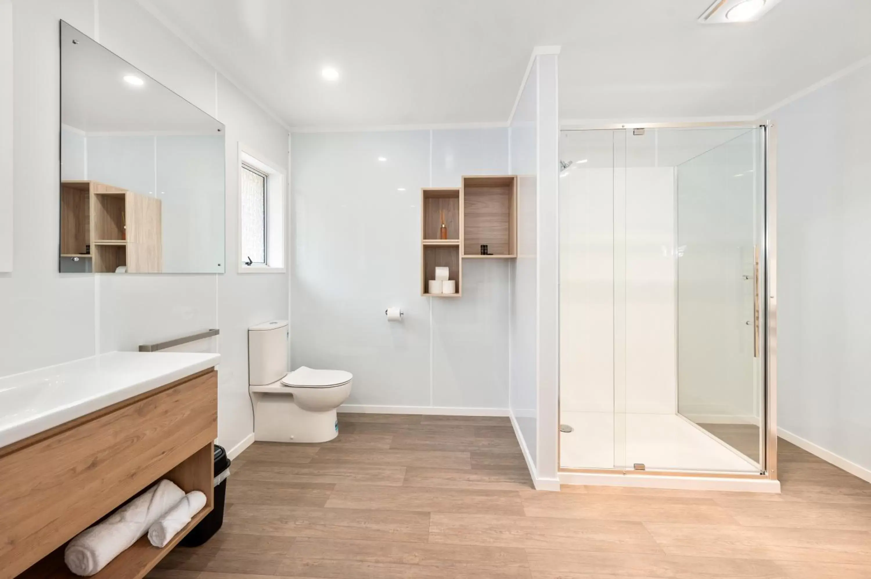 Toilet, Bathroom in Ashleigh Court Motel