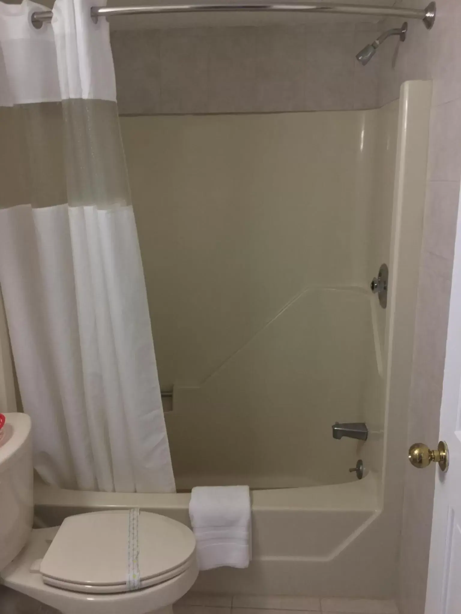 Bathroom in Red Carpet Inn-Bridgeton/Vineland