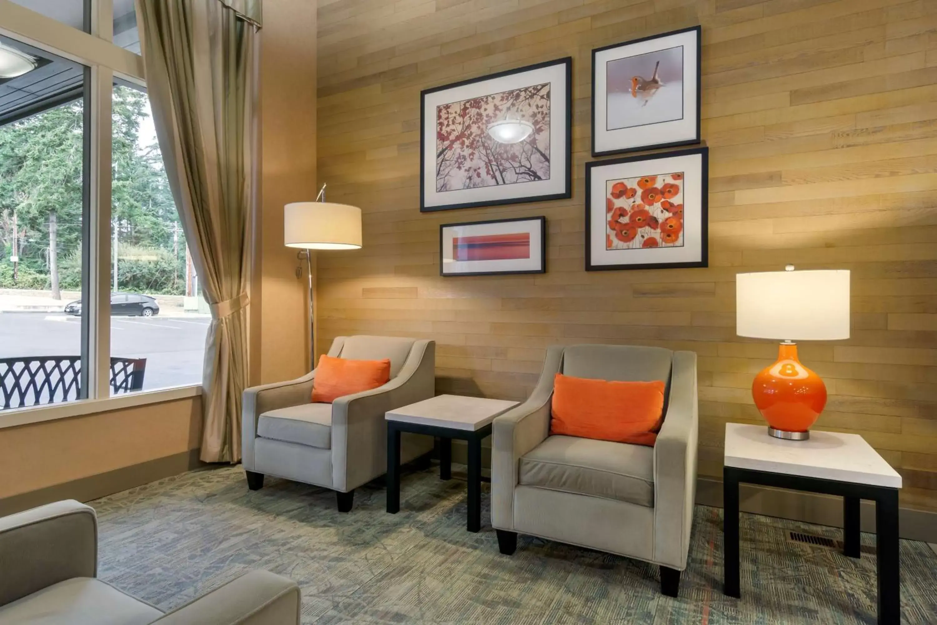 Lobby or reception, Seating Area in Best Western Plus Oak Harbor Hotel and Conference Center