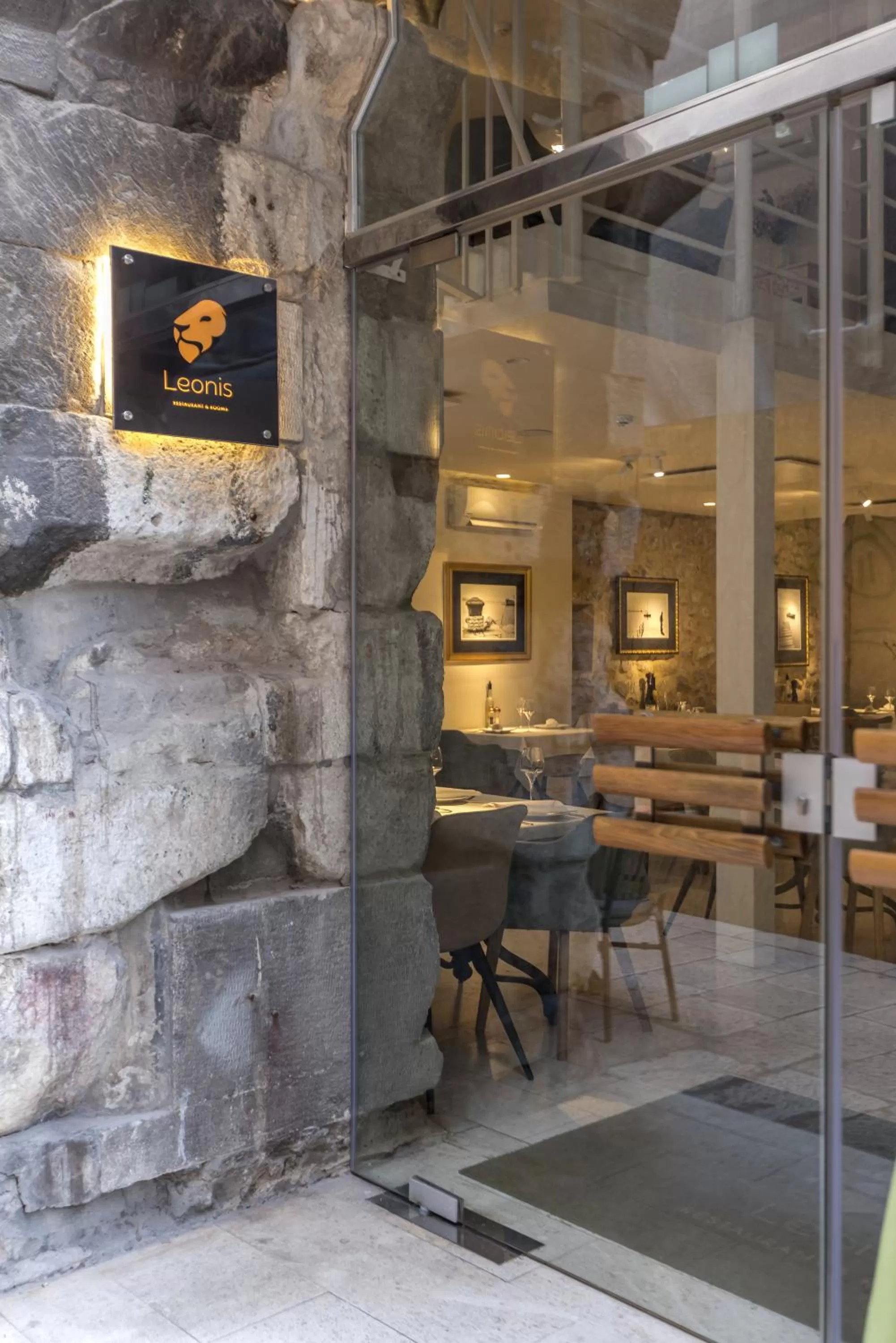 Property building in Leonis Restaurant & Rooms