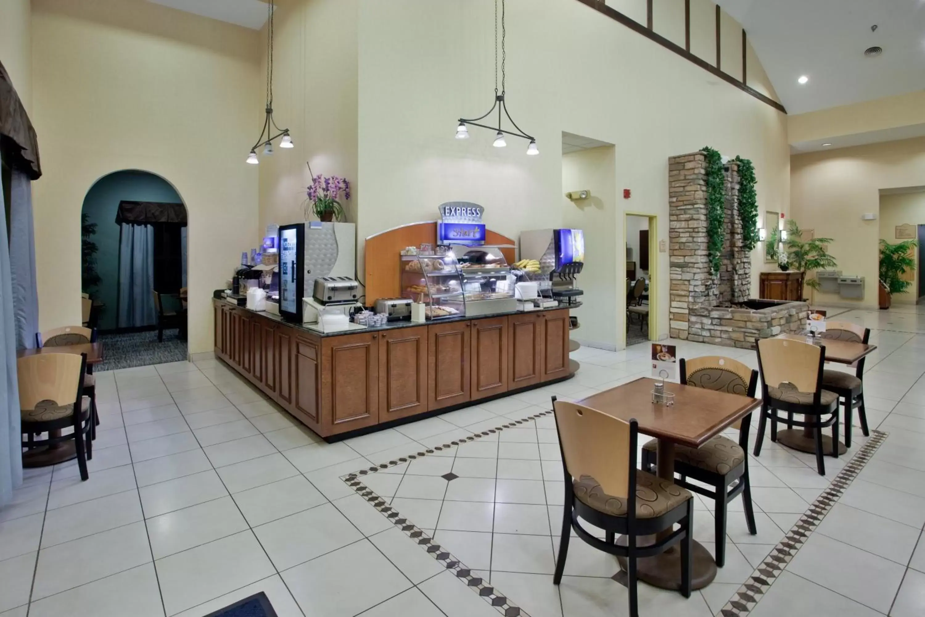 Breakfast, Restaurant/Places to Eat in Wingate by Wyndham Waynesboro