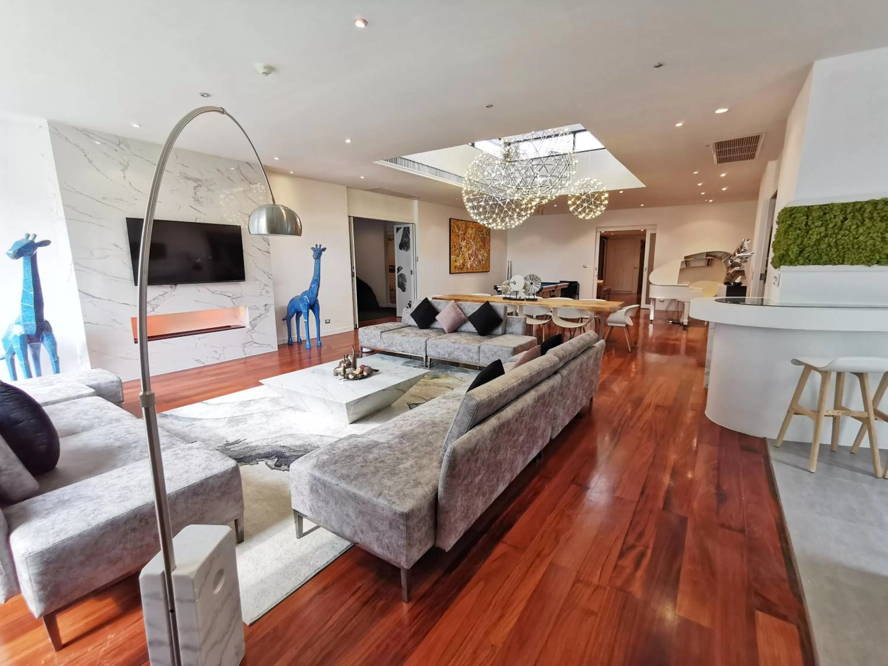 Living room in Benviar Tonson Residence