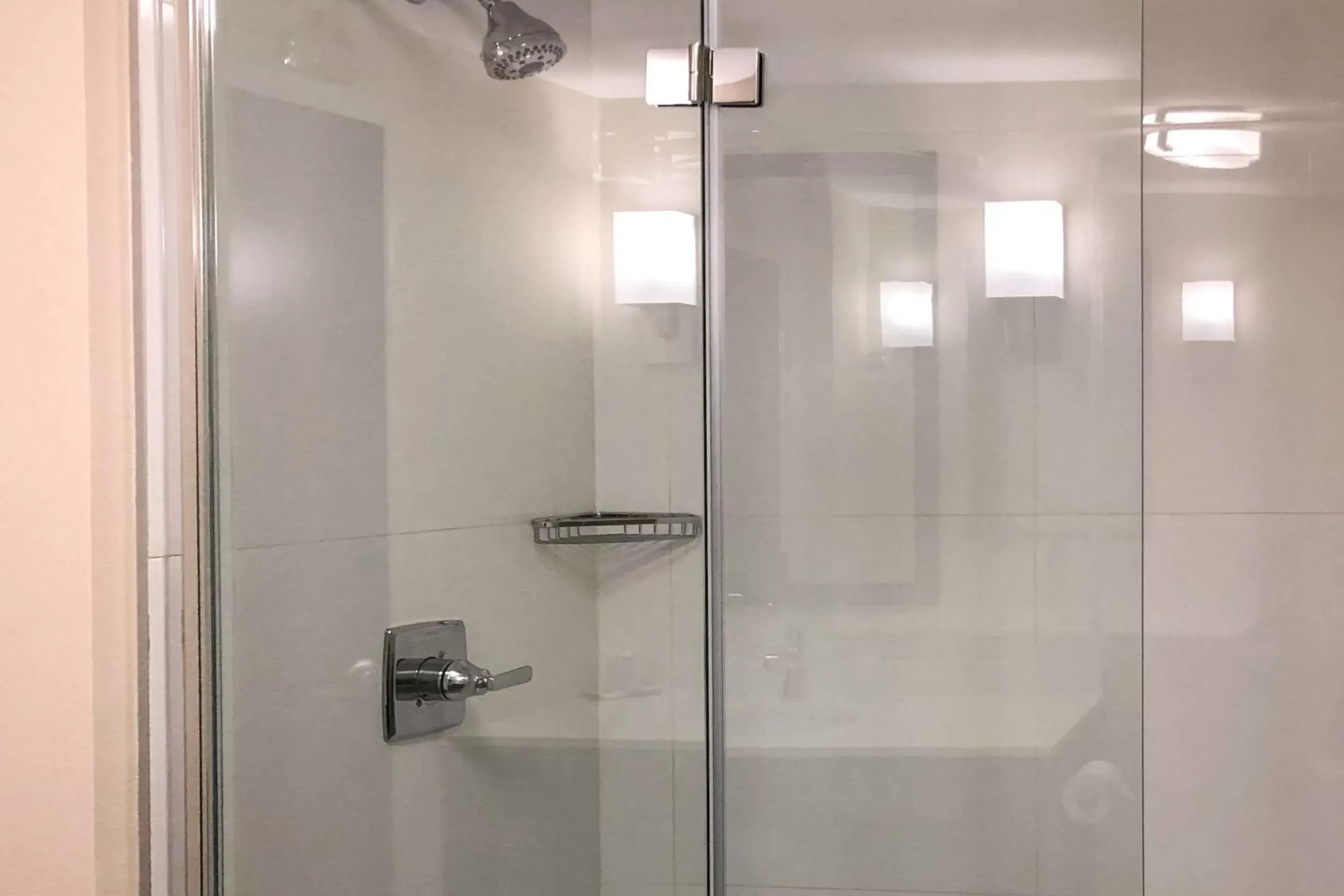 Shower, Bathroom in Sleep Inn & Suites Quebec City East