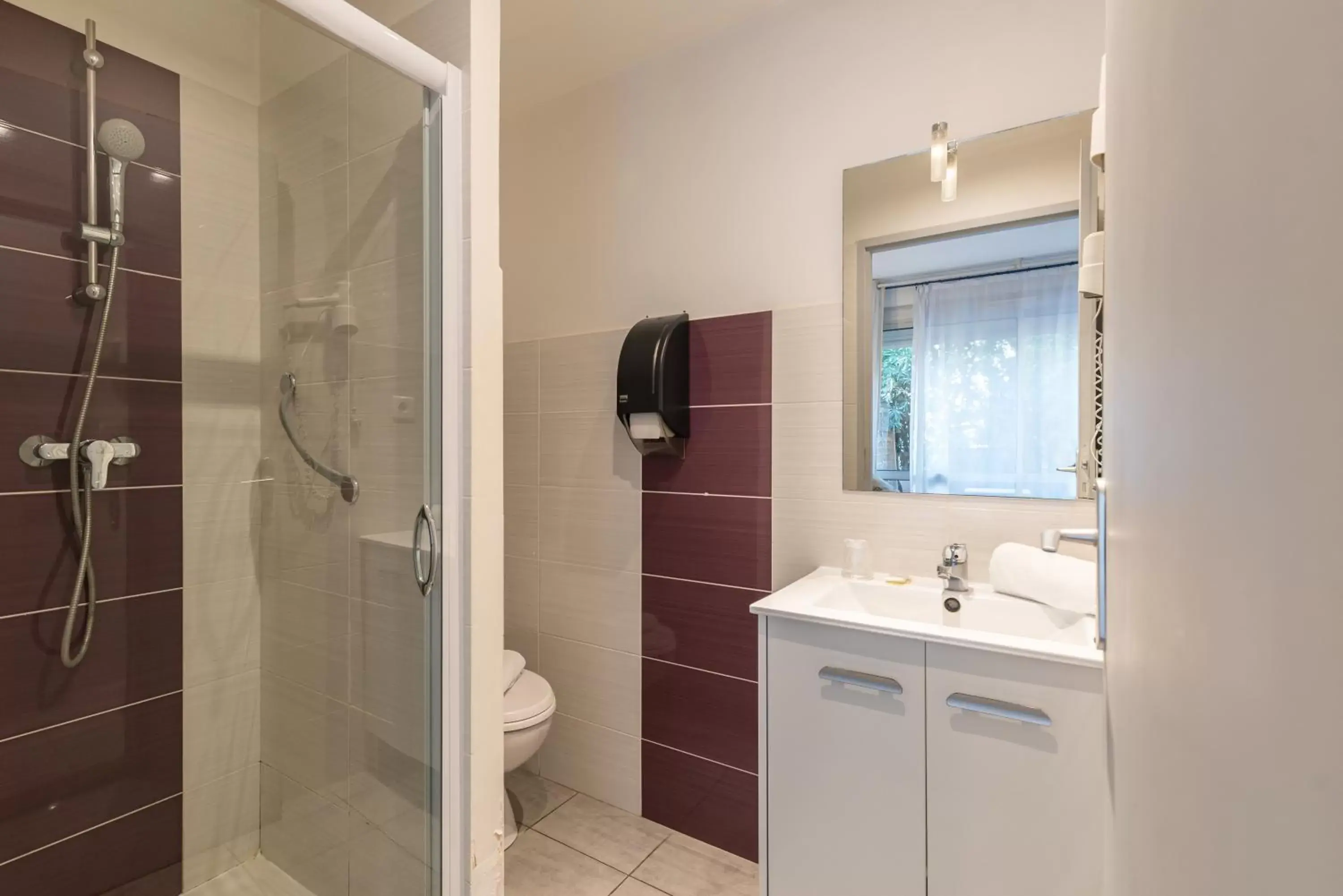 Bathroom in Hôtel Lapeyronie