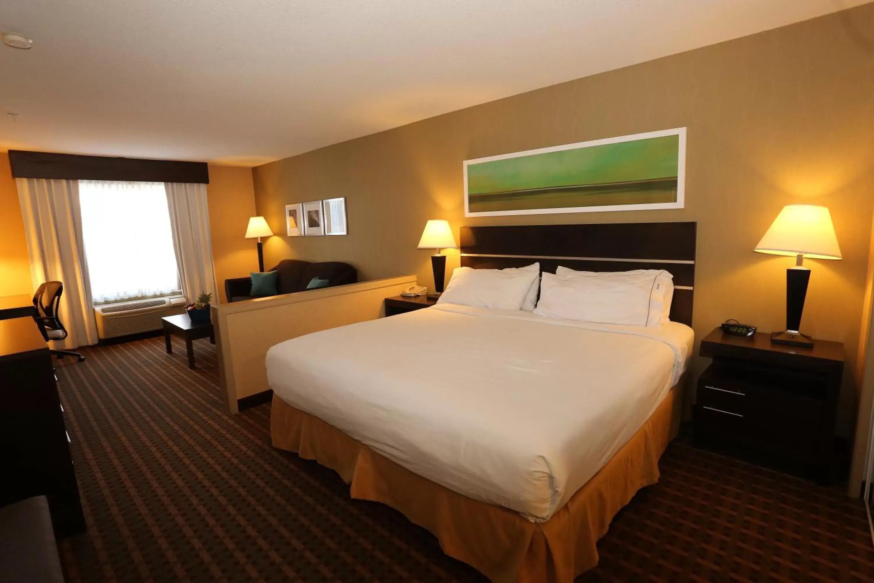 Photo of the whole room, Bed in Holiday Inn Express Hotel & Suites Vernon, an IHG Hotel