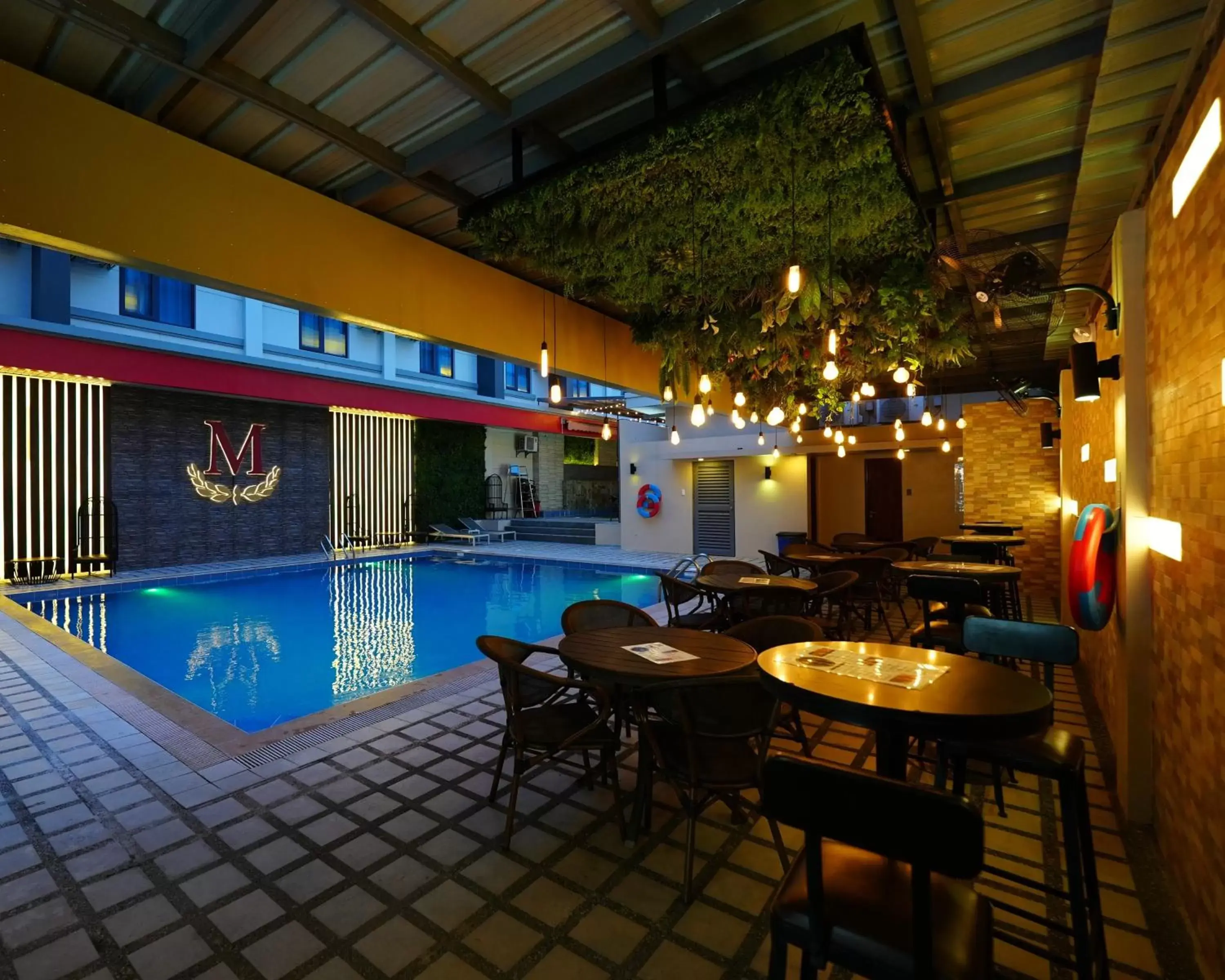 Restaurant/places to eat, Swimming Pool in The Marison Hotel