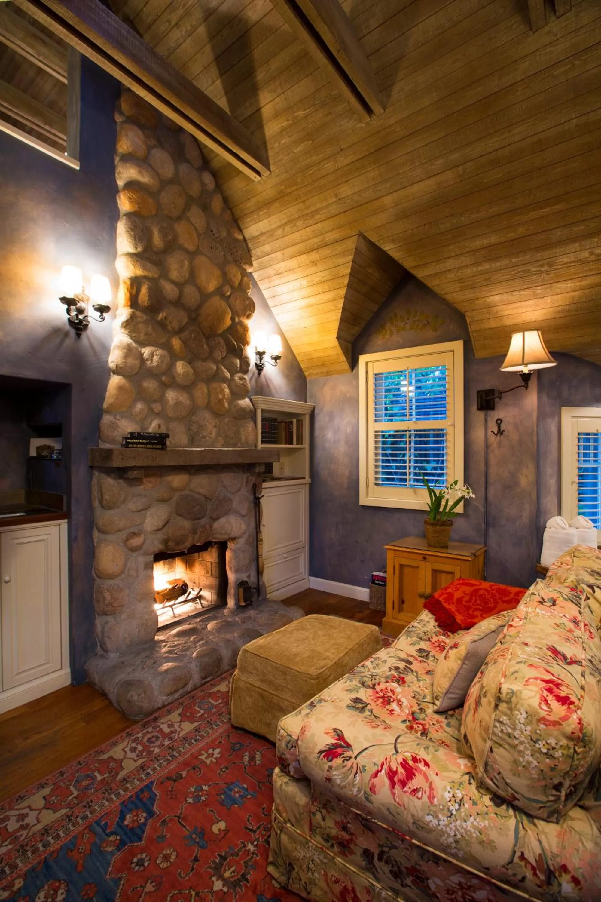 Seating area in Simpson House Inn