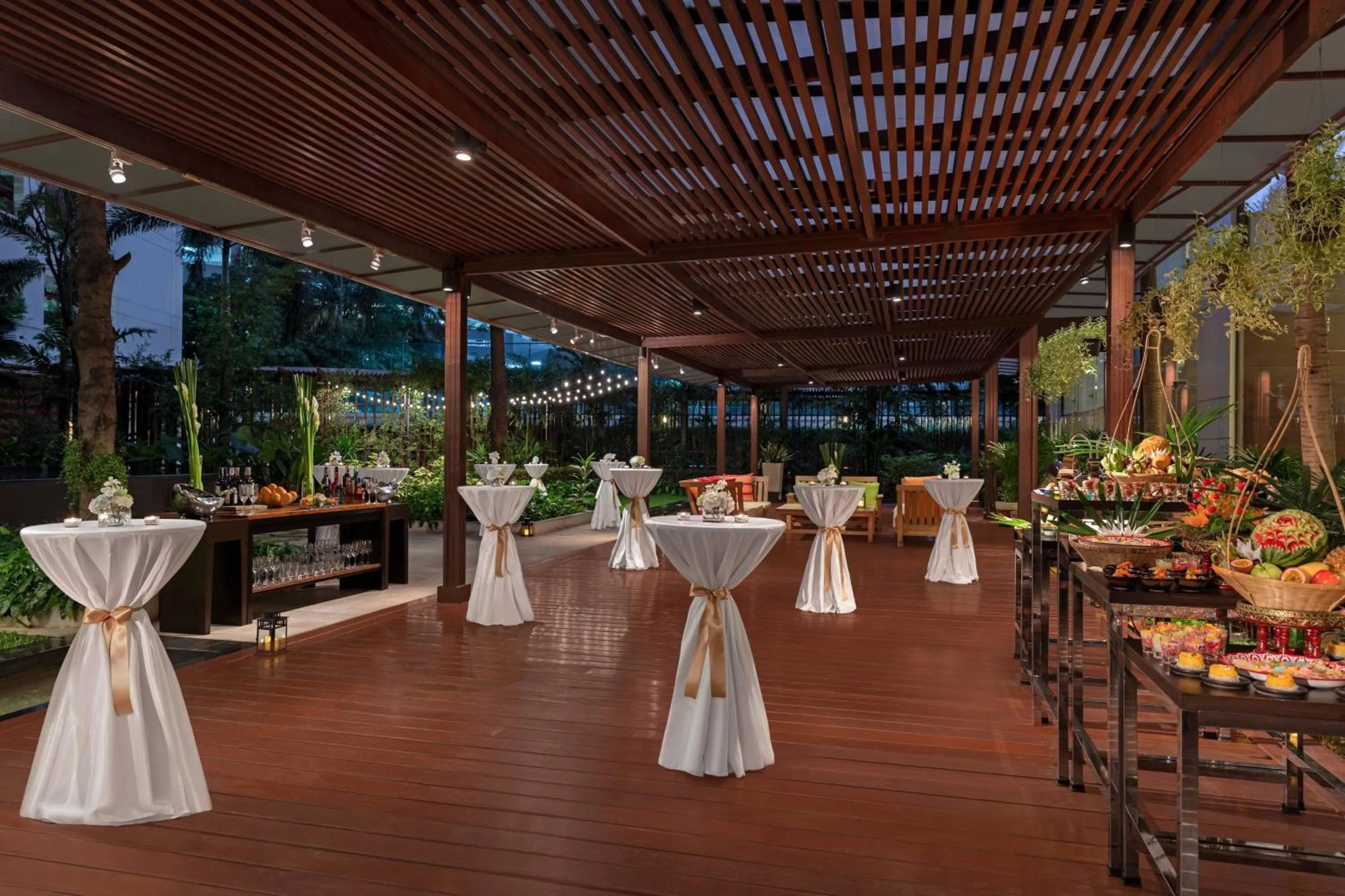 Lounge or bar in Marriott Executive Apartments Sukhumvit Park, Bangkok