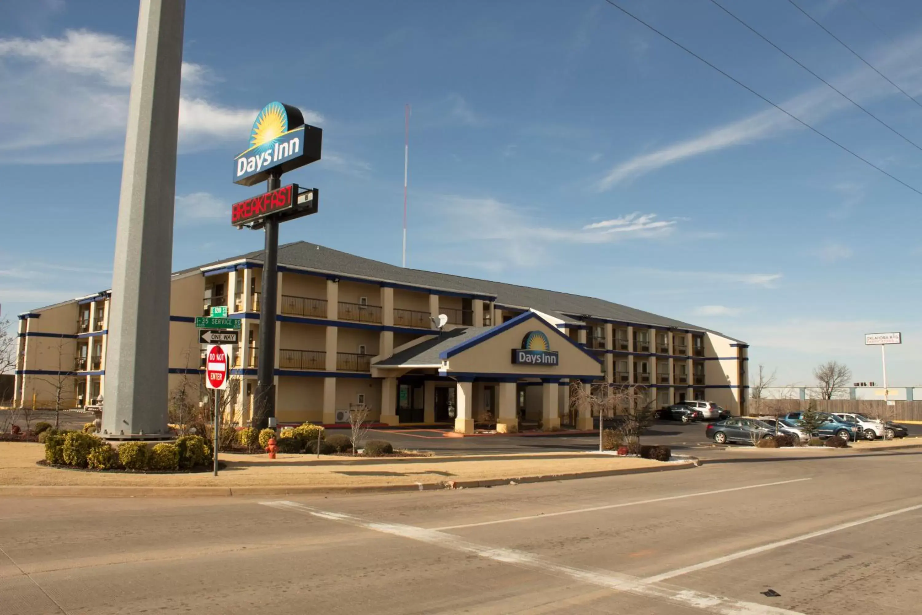 Property Building in Days Inn by Wyndham Oklahoma City/Moore