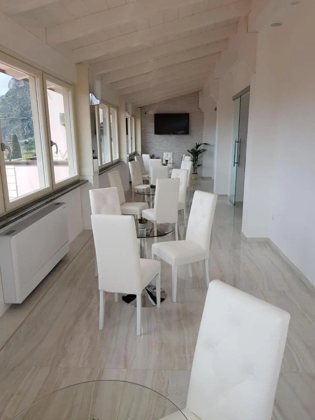 Communal lounge/ TV room, Seating Area in Hotel Ristorante Borgo La Tana