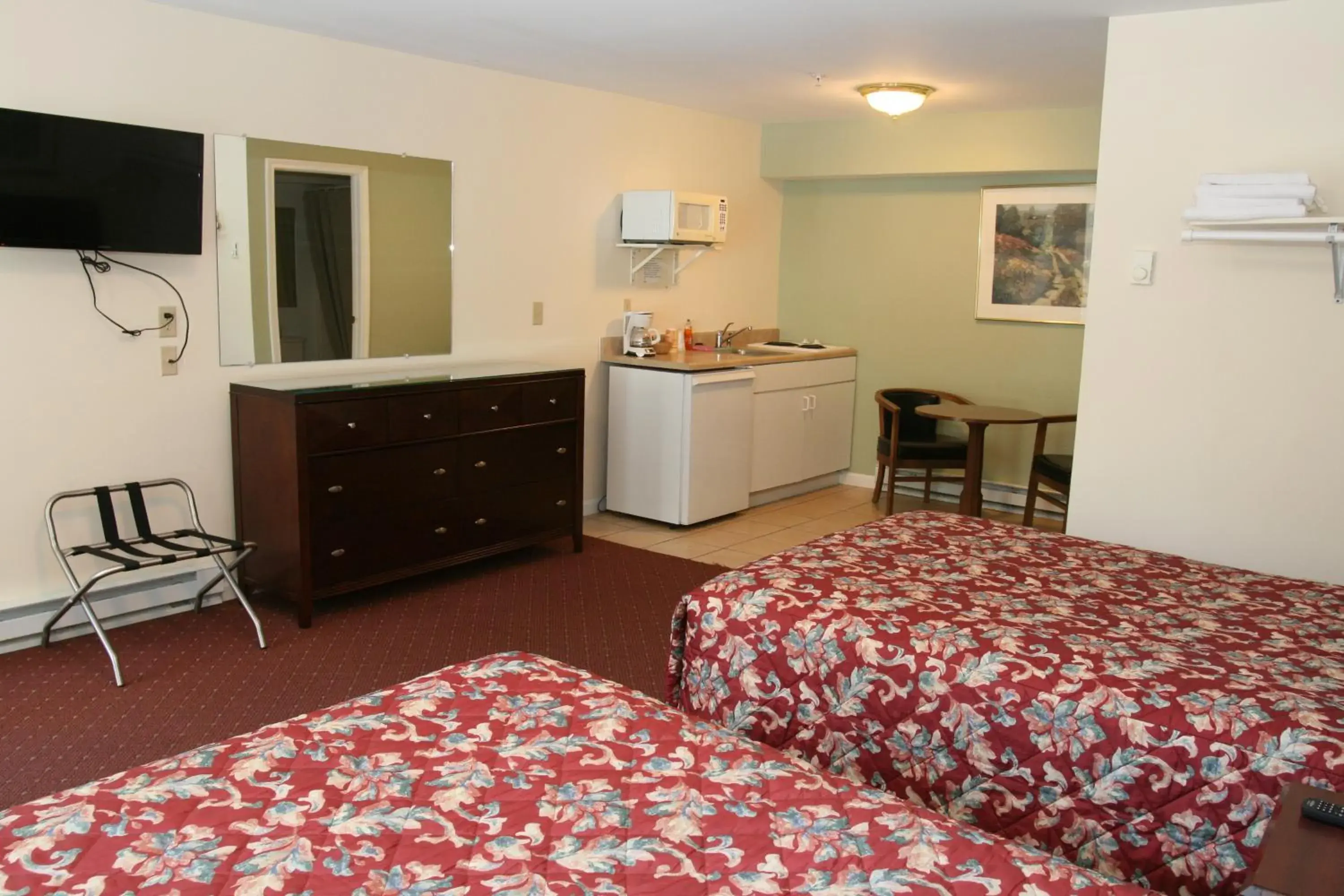 Photo of the whole room, Kitchen/Kitchenette in Studio Motel of Lake George
