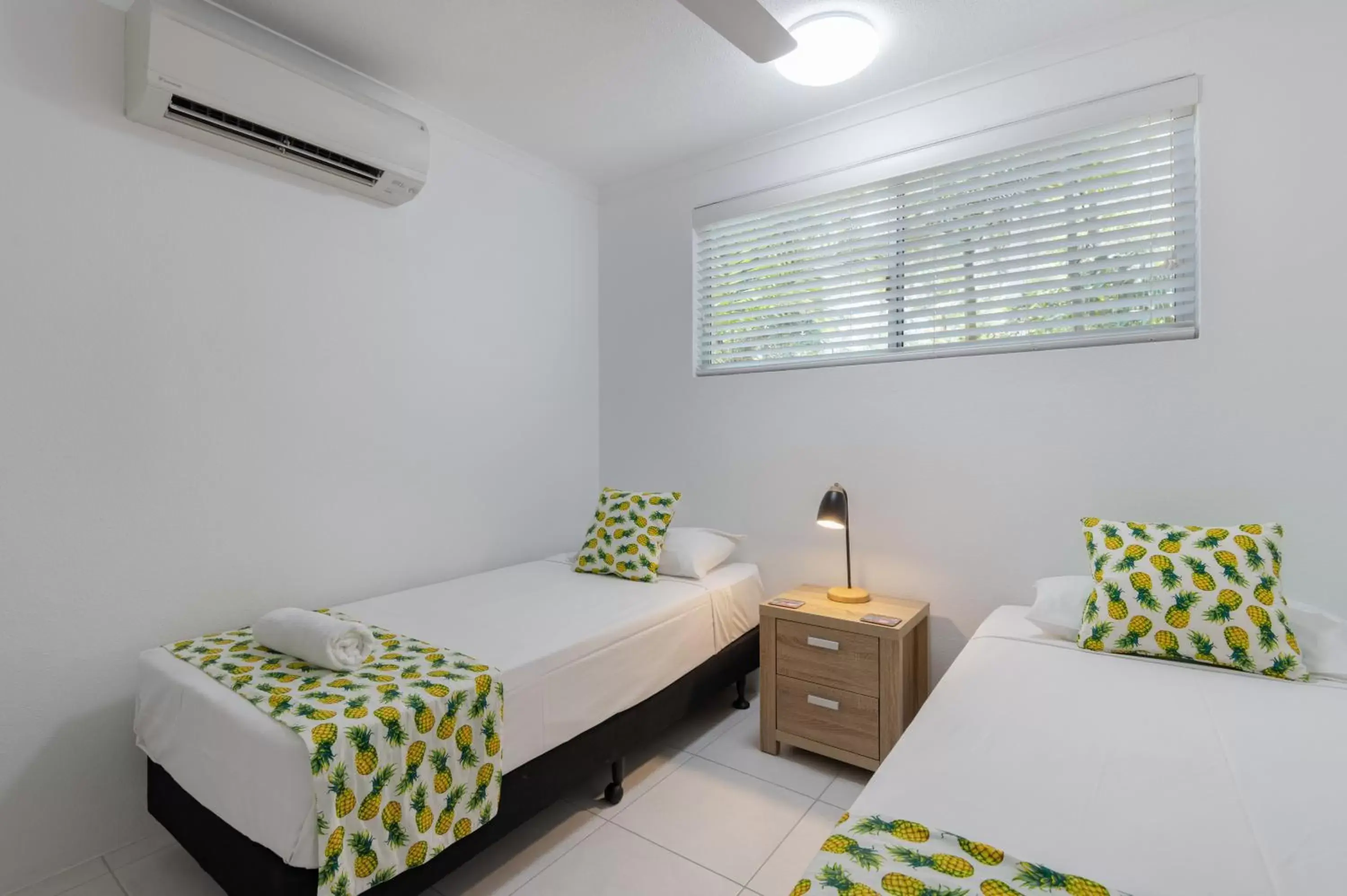 Bedroom, Bed in Lychee Tree Holiday Apartments