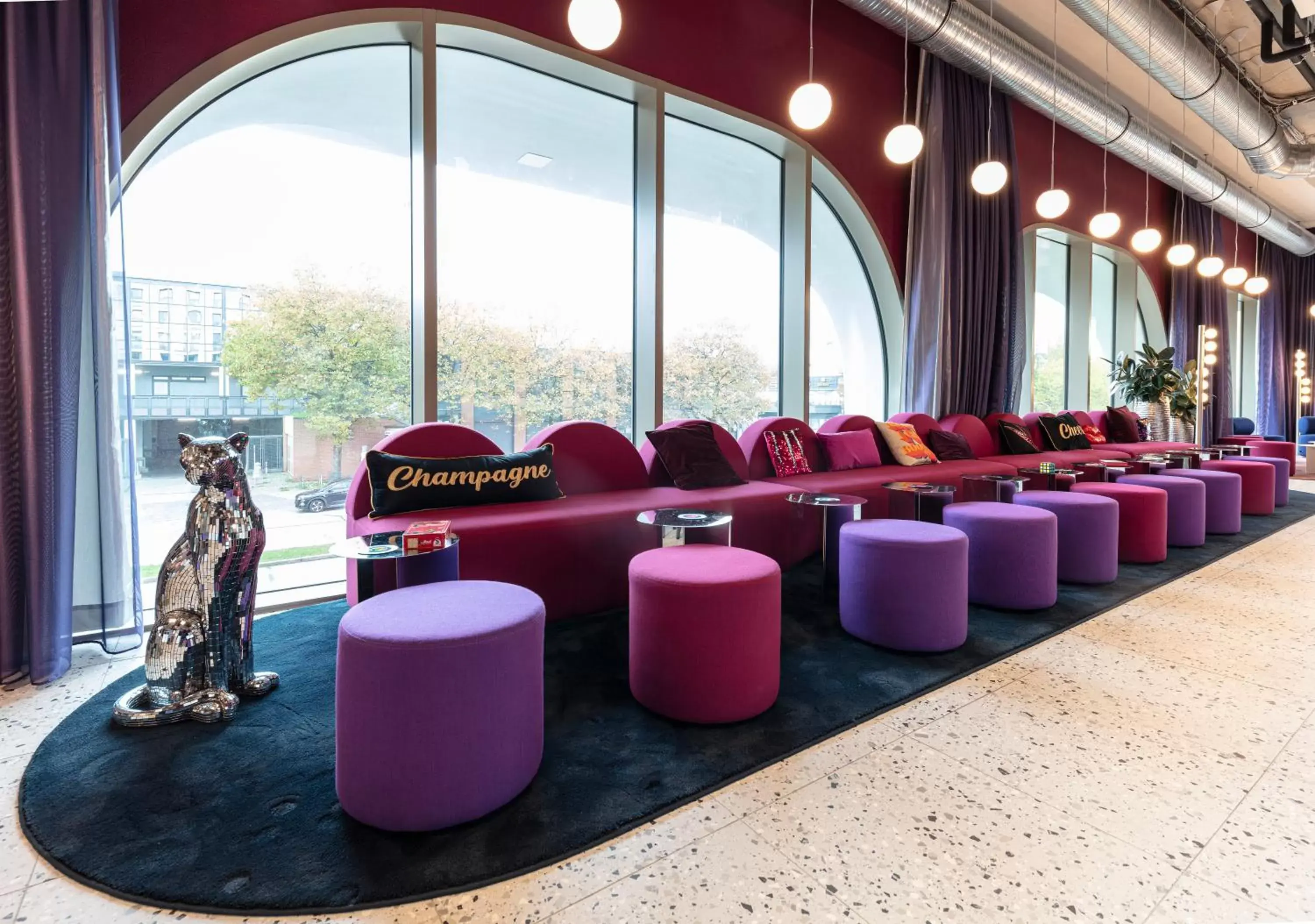 Lobby or reception in ibis Styles Muenchen Perlach