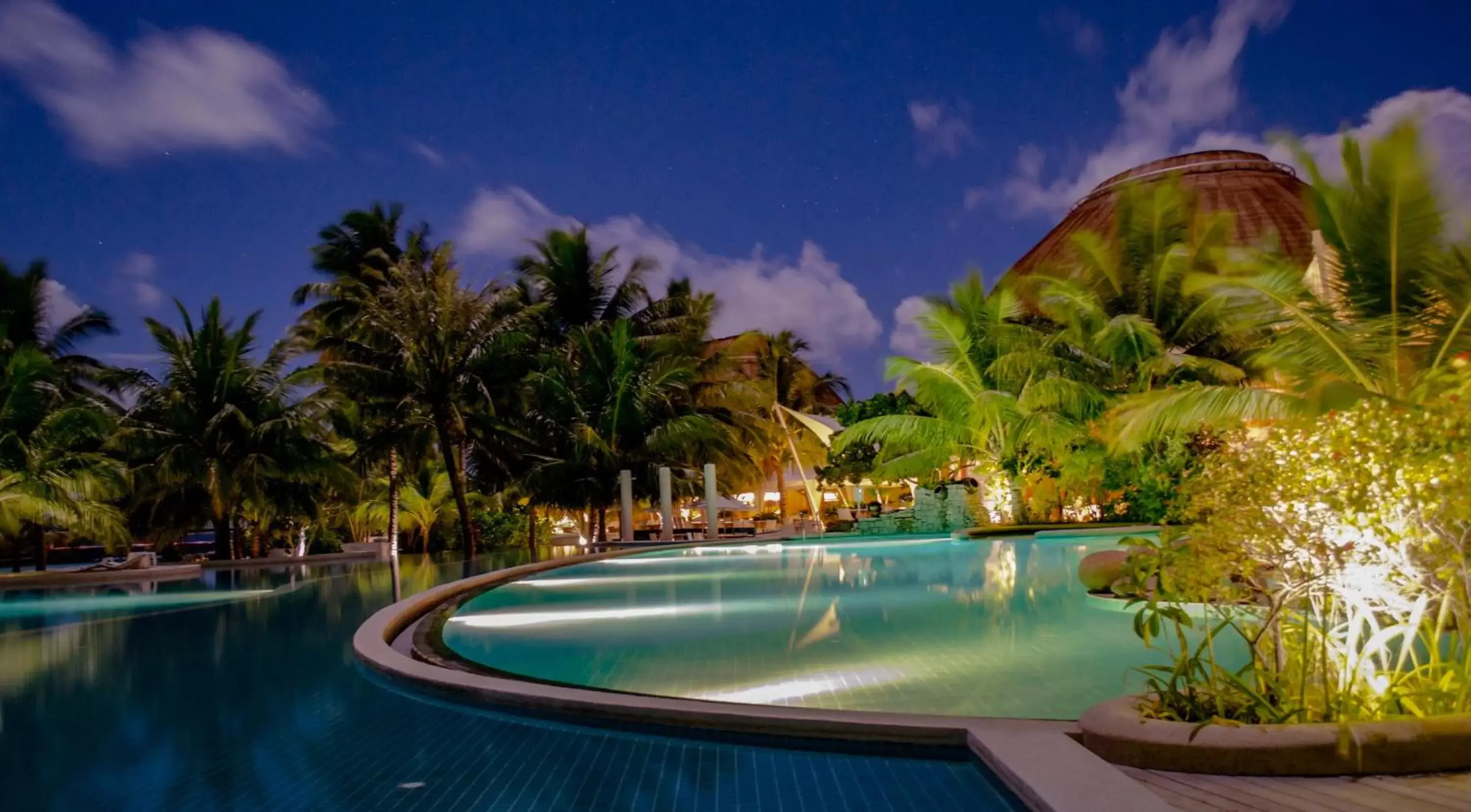 Swimming Pool in Holiday Inn Resort Kandooma Maldives - Kids Stay & Eat Free