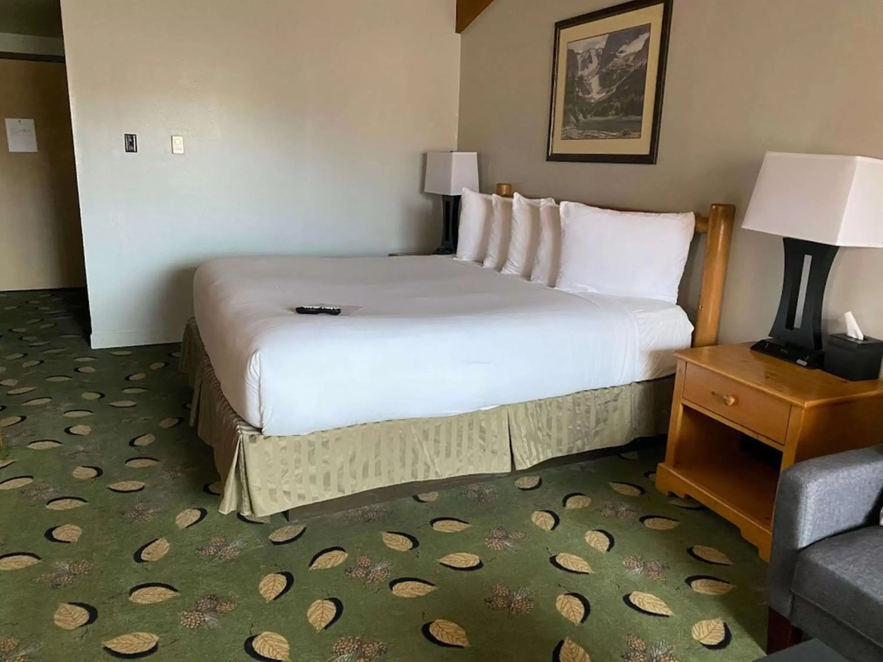 Photo of the whole room, Bed in Best Western Sheridan Center