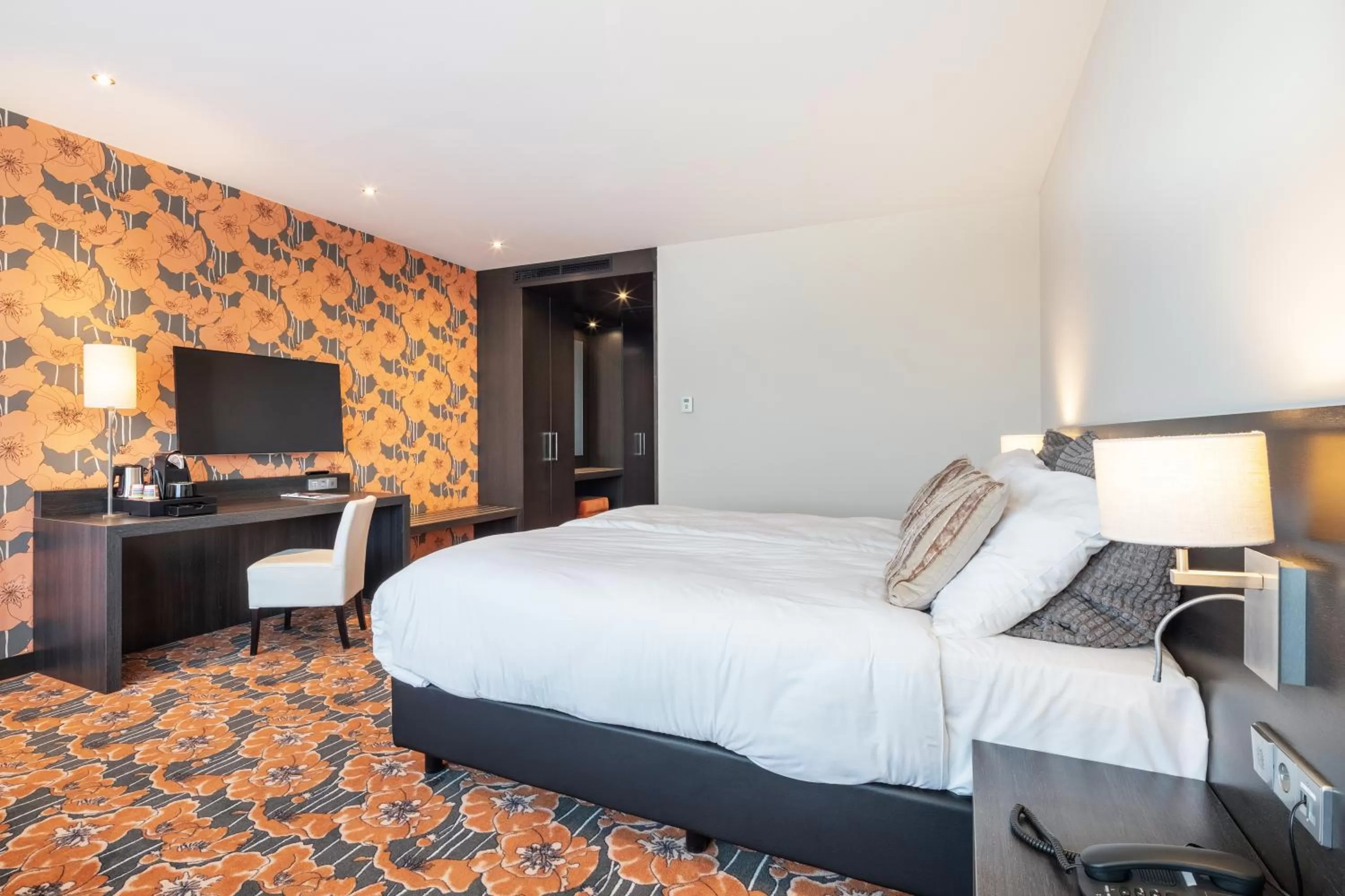 Bed in Hotel Duiven bij Arnhem A12