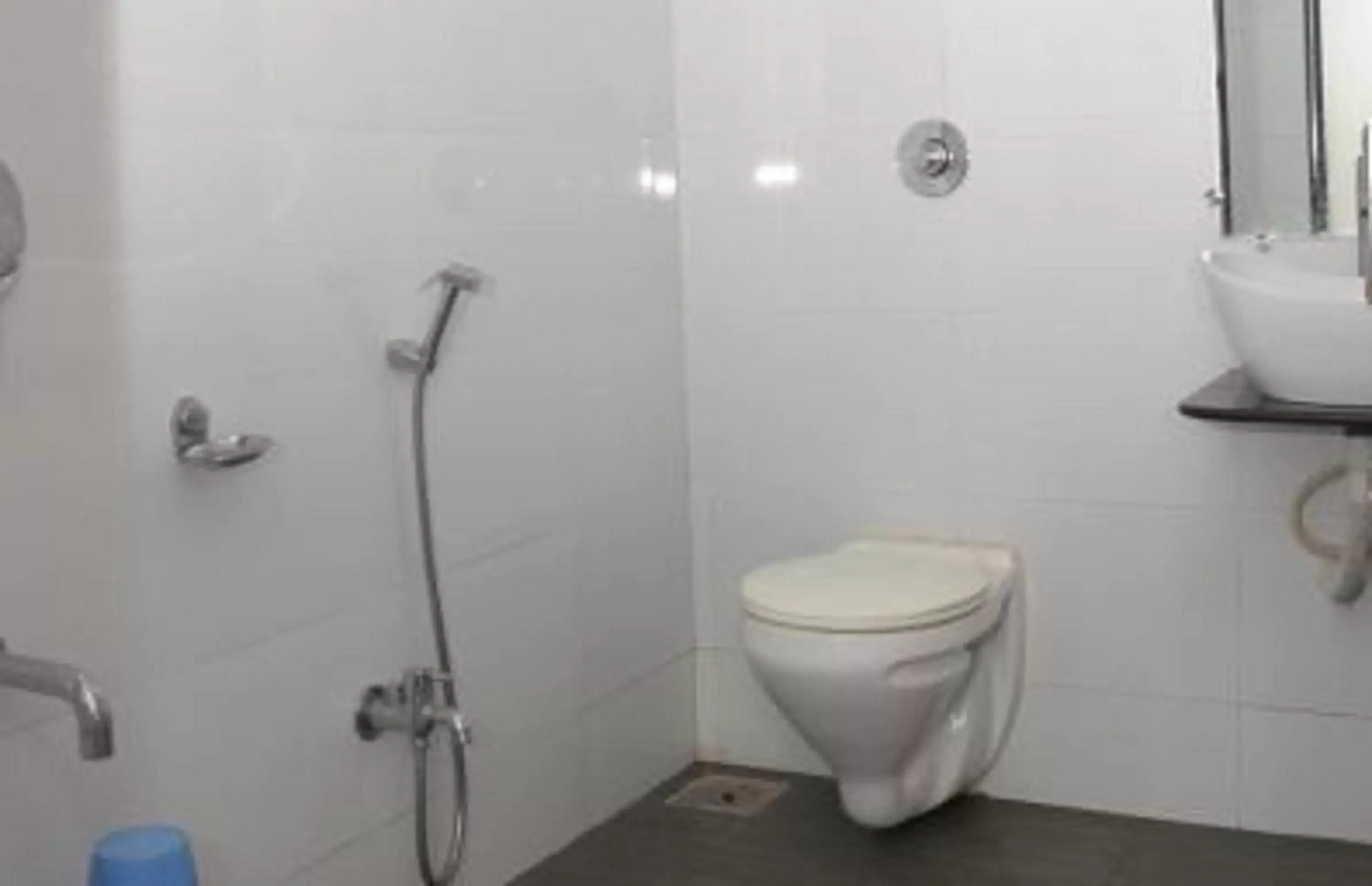 Shower in Hotel Vyankatesh & Pure Veg Restaurant Shower in Hotel Vyankatesh & Pure Veg Restaurant