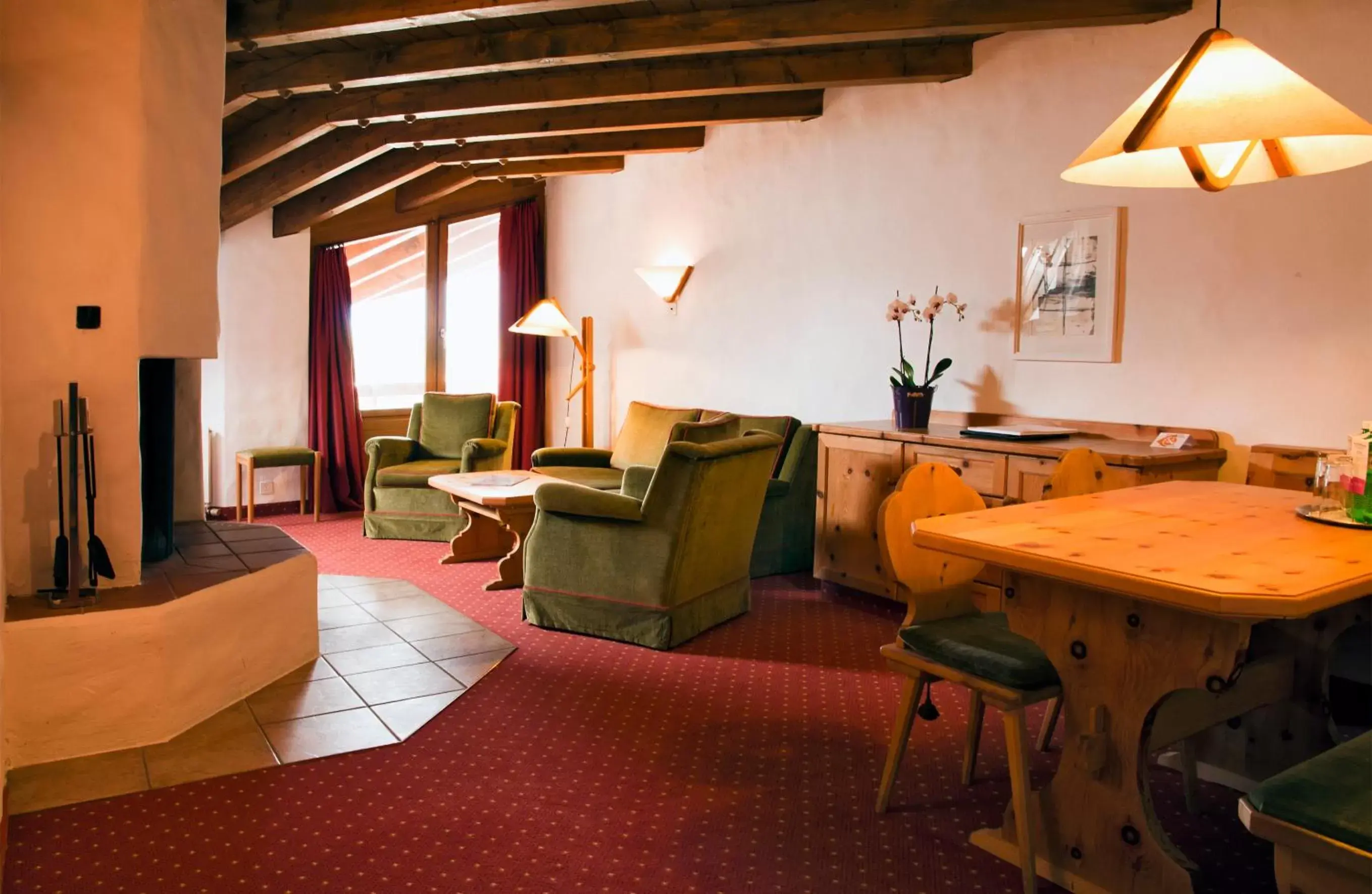 Living room, Dining Area in Hotel Rosatsch