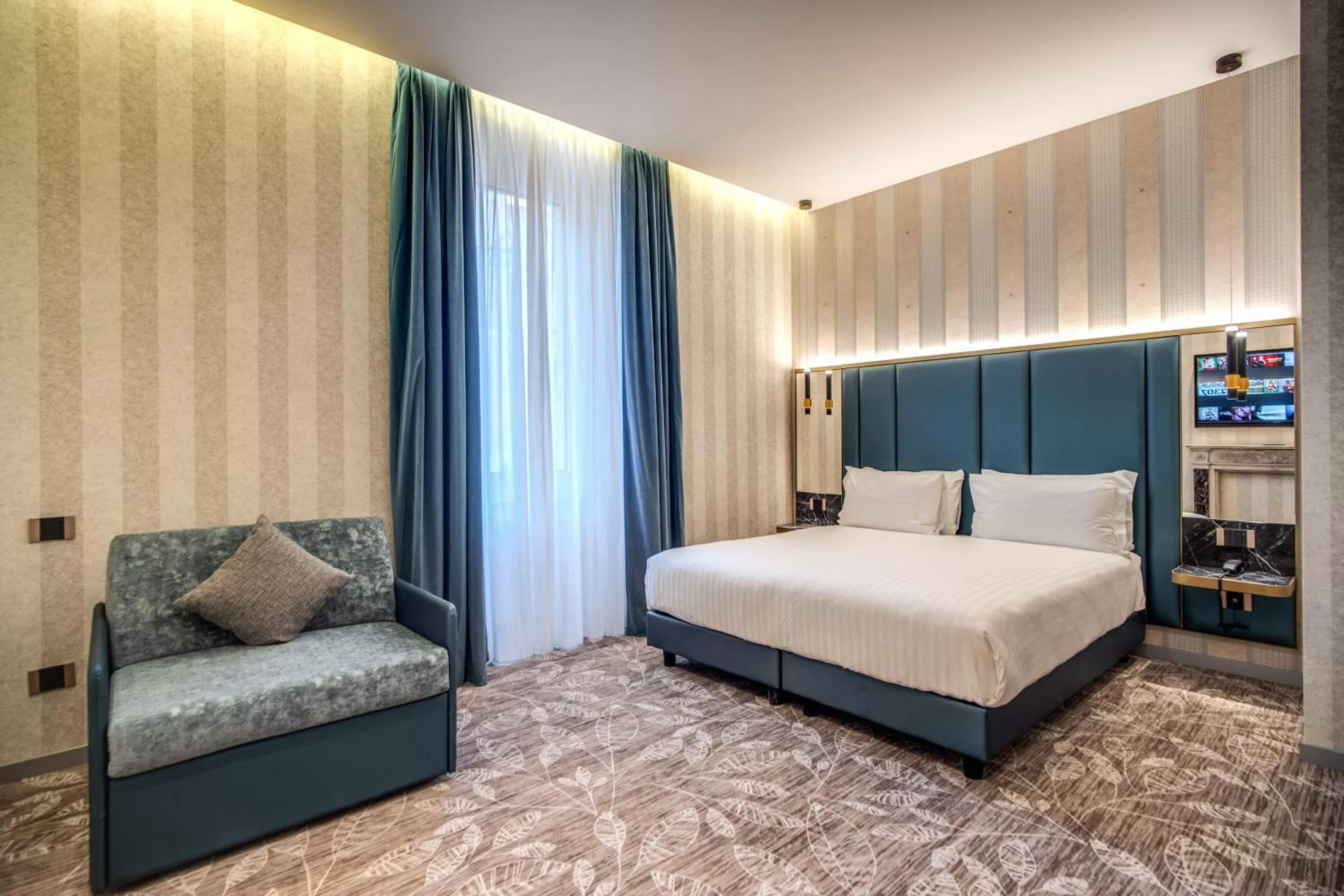 Bedroom, Bed in CC Palace Hotel