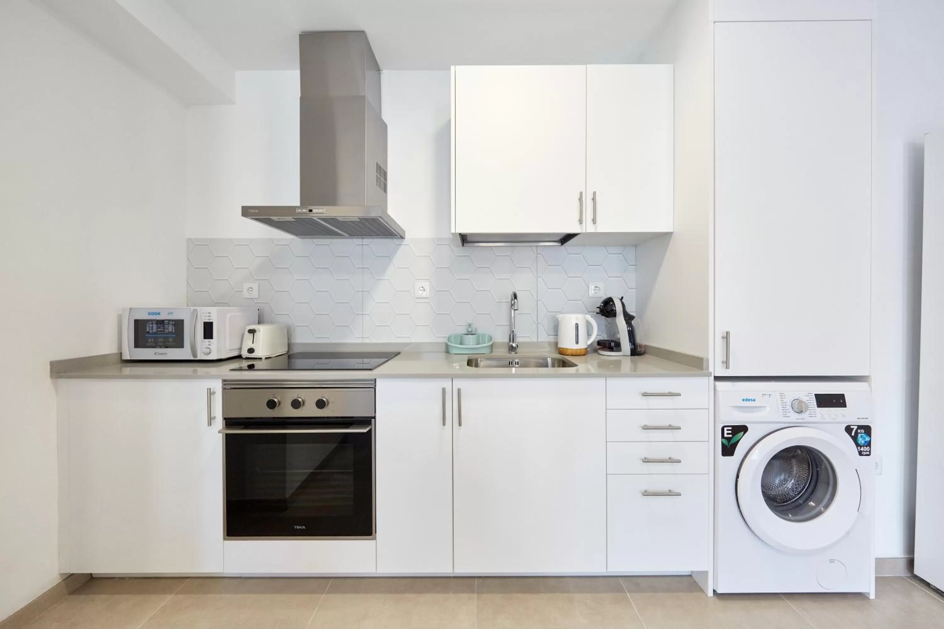Coffee/tea facilities in Sonrisa Deluxe Apartments, Levante