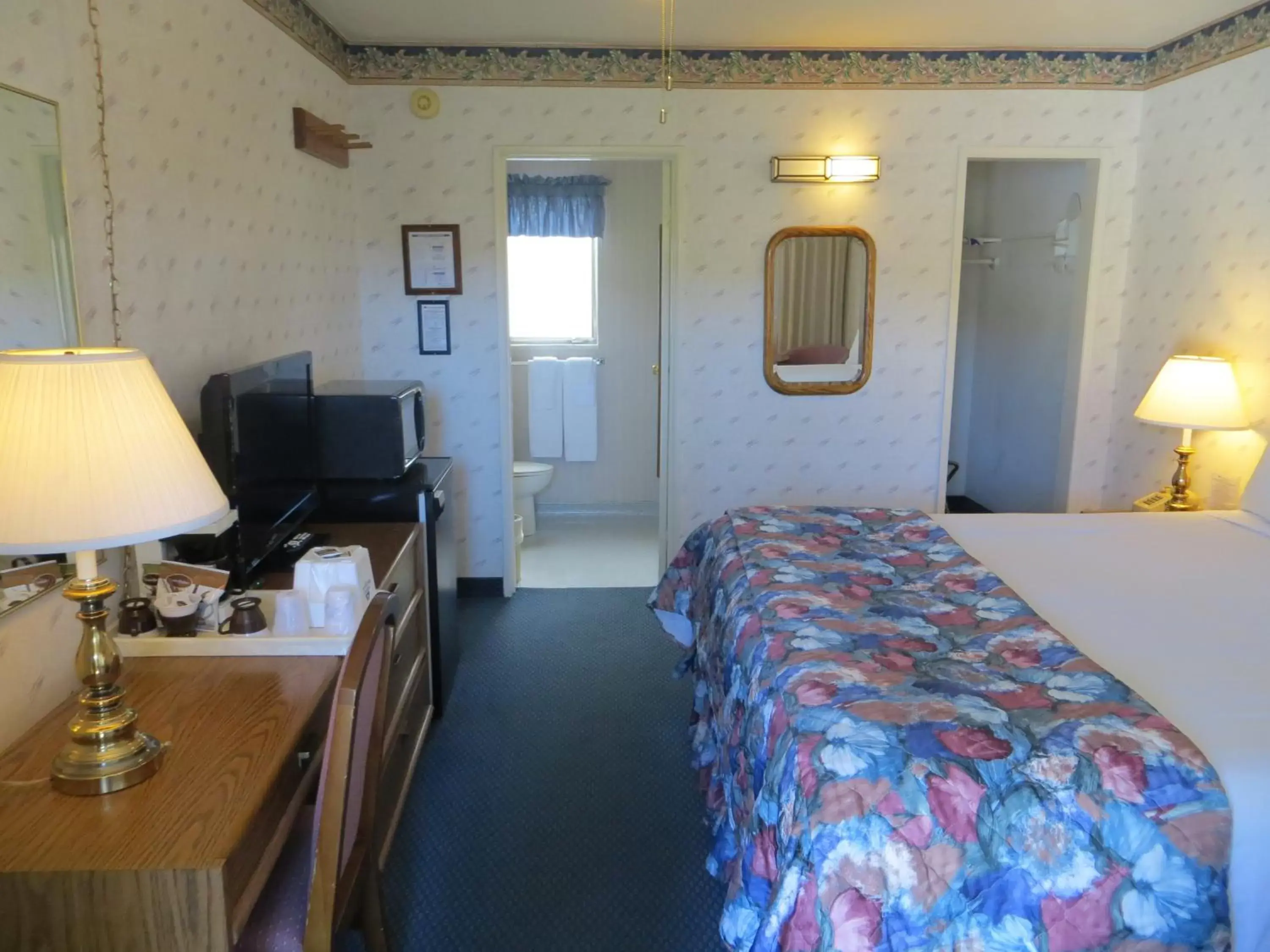 Photo of the whole room in Americas Best Value Inn Tahoe City